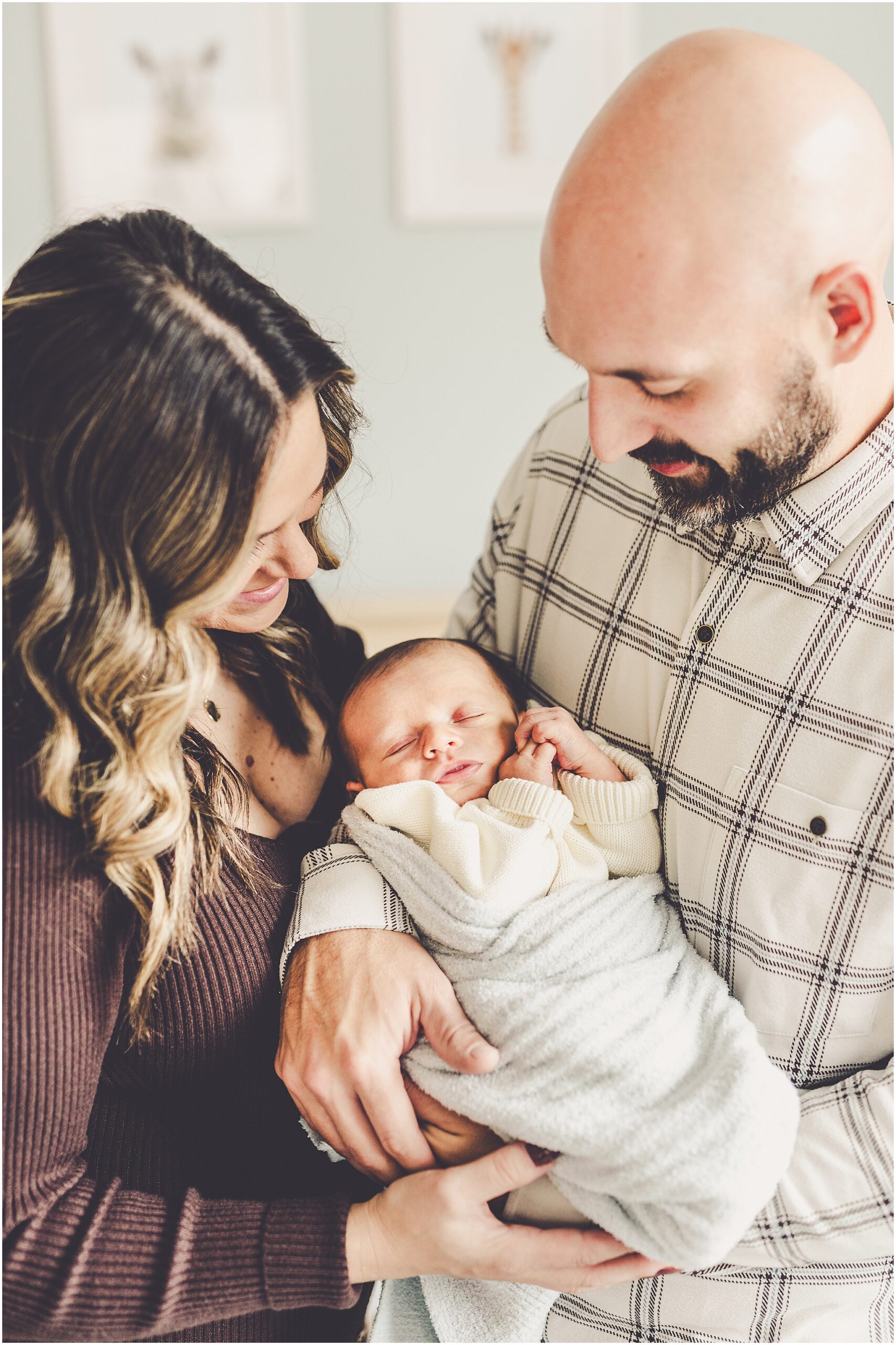 Lifestyle newborn photos in Chicago, Illinois with Kankakee County family and newborn photographer Kara Evans Photographer.