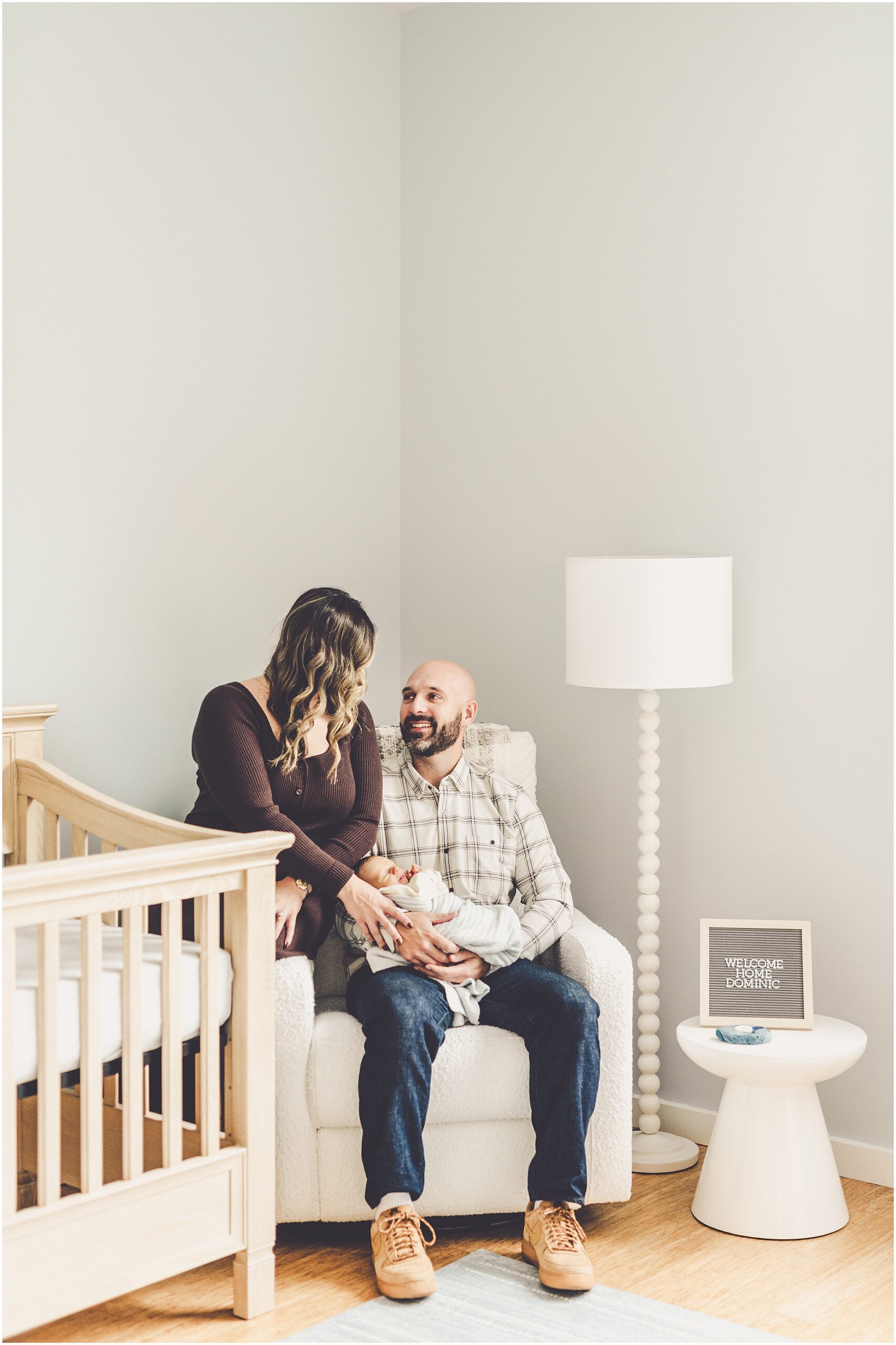 Lifestyle newborn photos in Chicago, Illinois with Kankakee County family and newborn photographer Kara Evans Photographer.