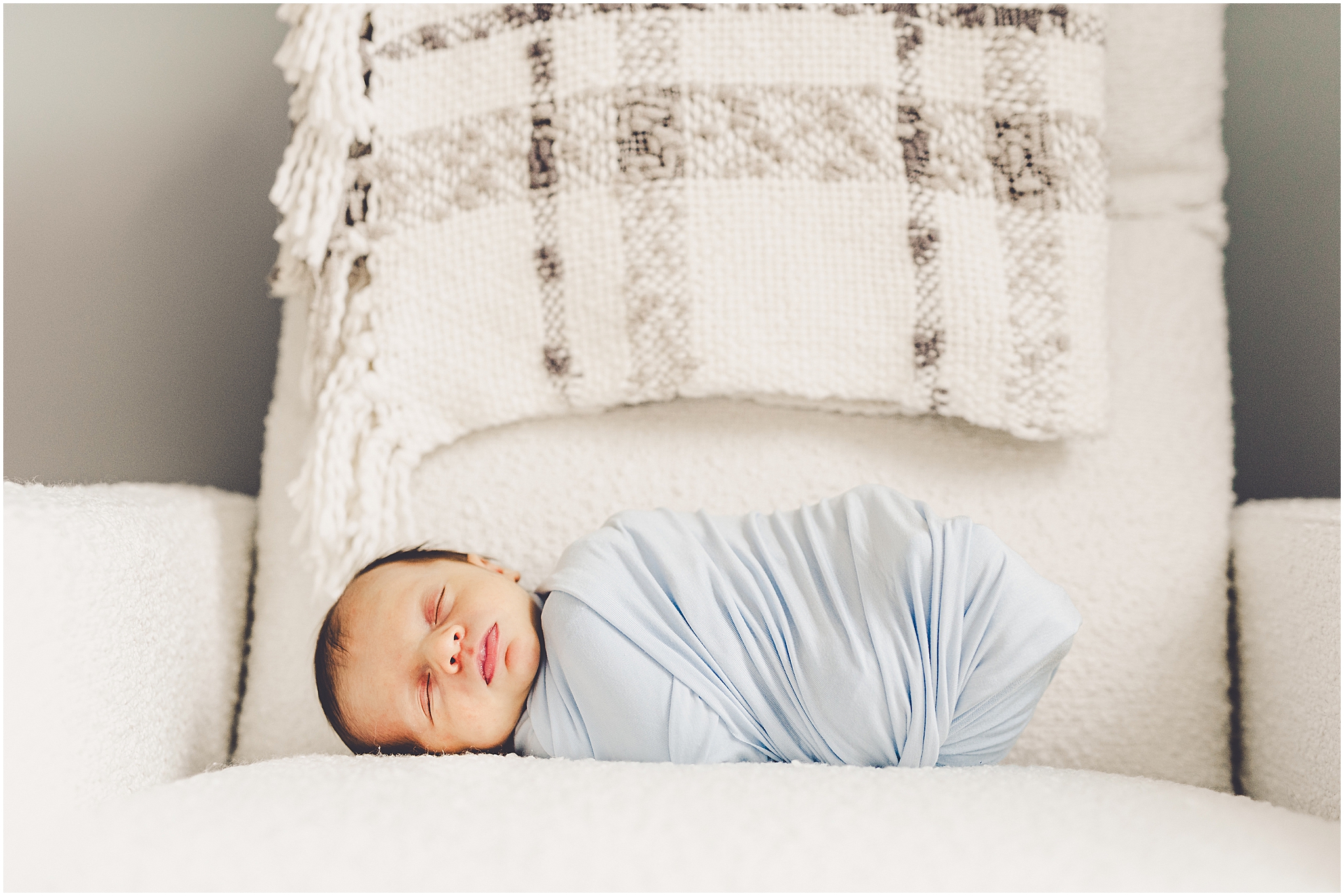 Lifestyle newborn photos in Chicago, Illinois with Kankakee County family and newborn photographer Kara Evans Photographer.