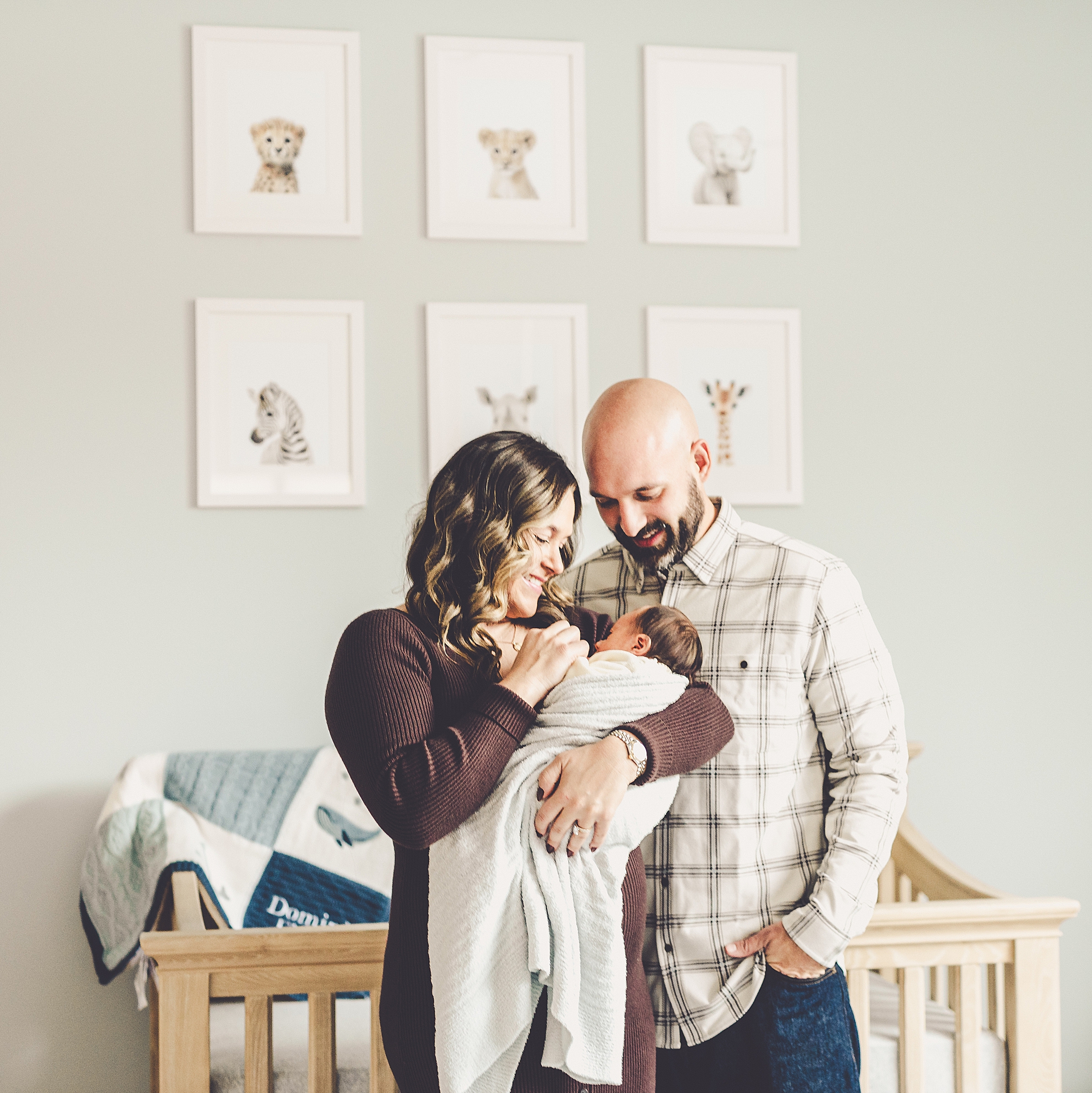 Lifestyle newborn photos in Chicago, Illinois with Kankakee County family and newborn photographer Kara Evans Photographer.