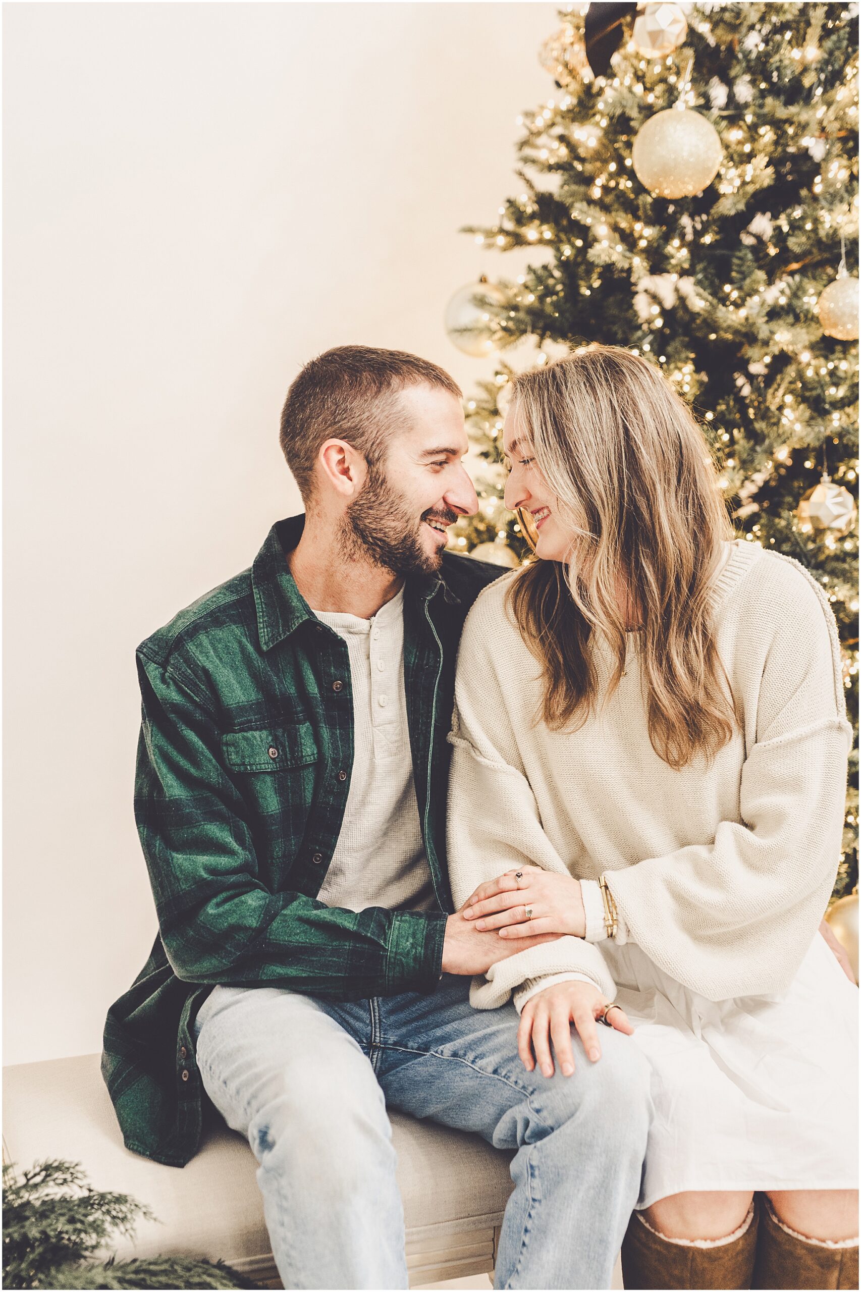 Holiday photoshoot inspiration from holiday mini sessions at JP STYLE CO. in Kentland, Indiana with Kara Evans Photographer.