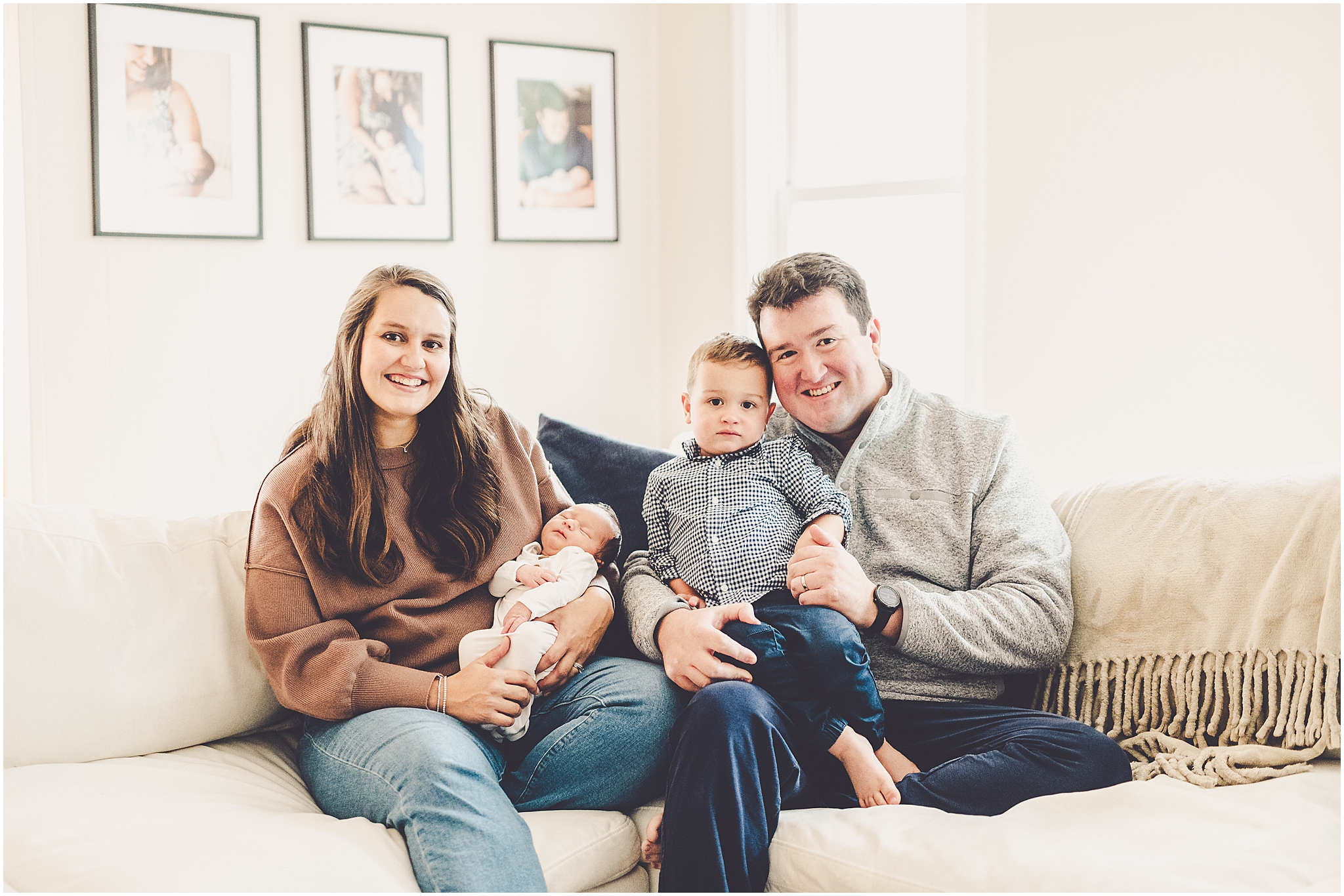 Lifestyle newborn photos in Chicagoland with Kankakee County family and newborn photographer Kara Evans Photographer.