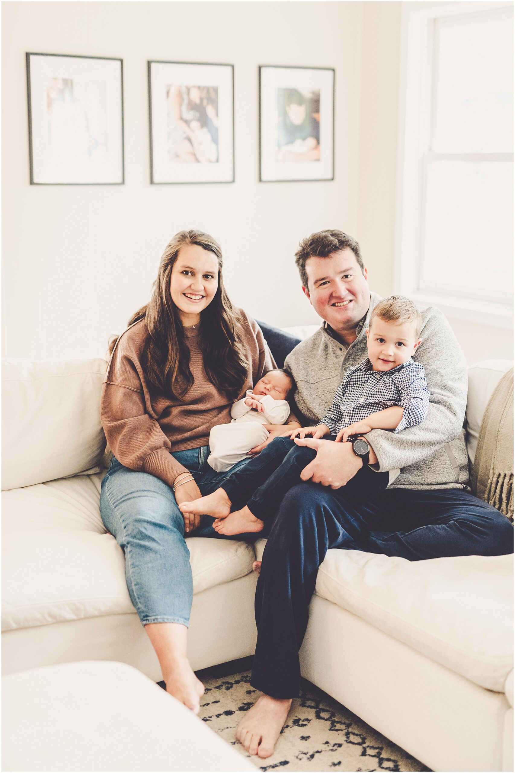 Lifestyle newborn photos in Chicagoland with Kankakee County family and newborn photographer Kara Evans Photographer.