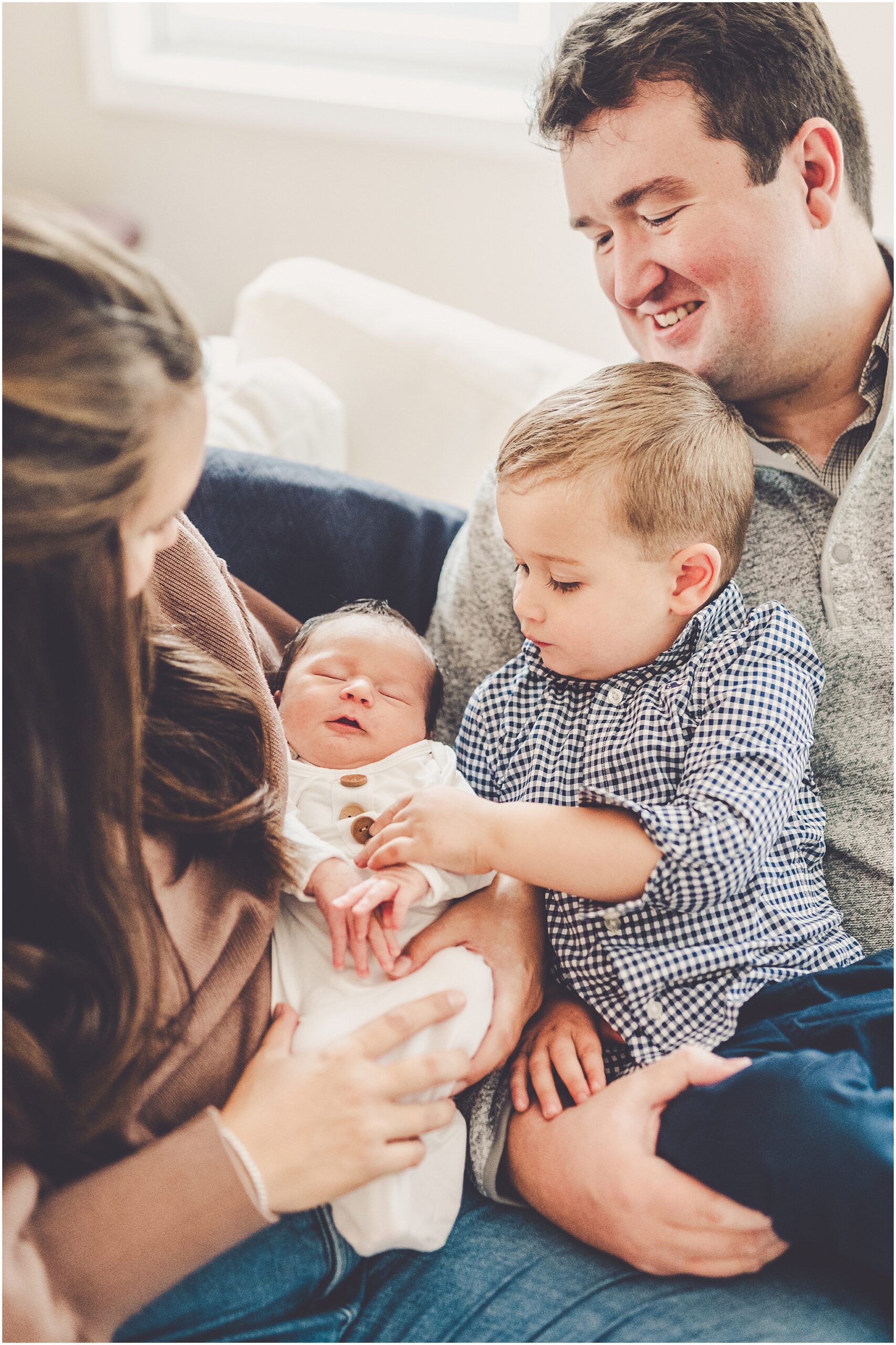 Lifestyle newborn photos in Chicagoland with Kankakee County family and newborn photographer Kara Evans Photographer.