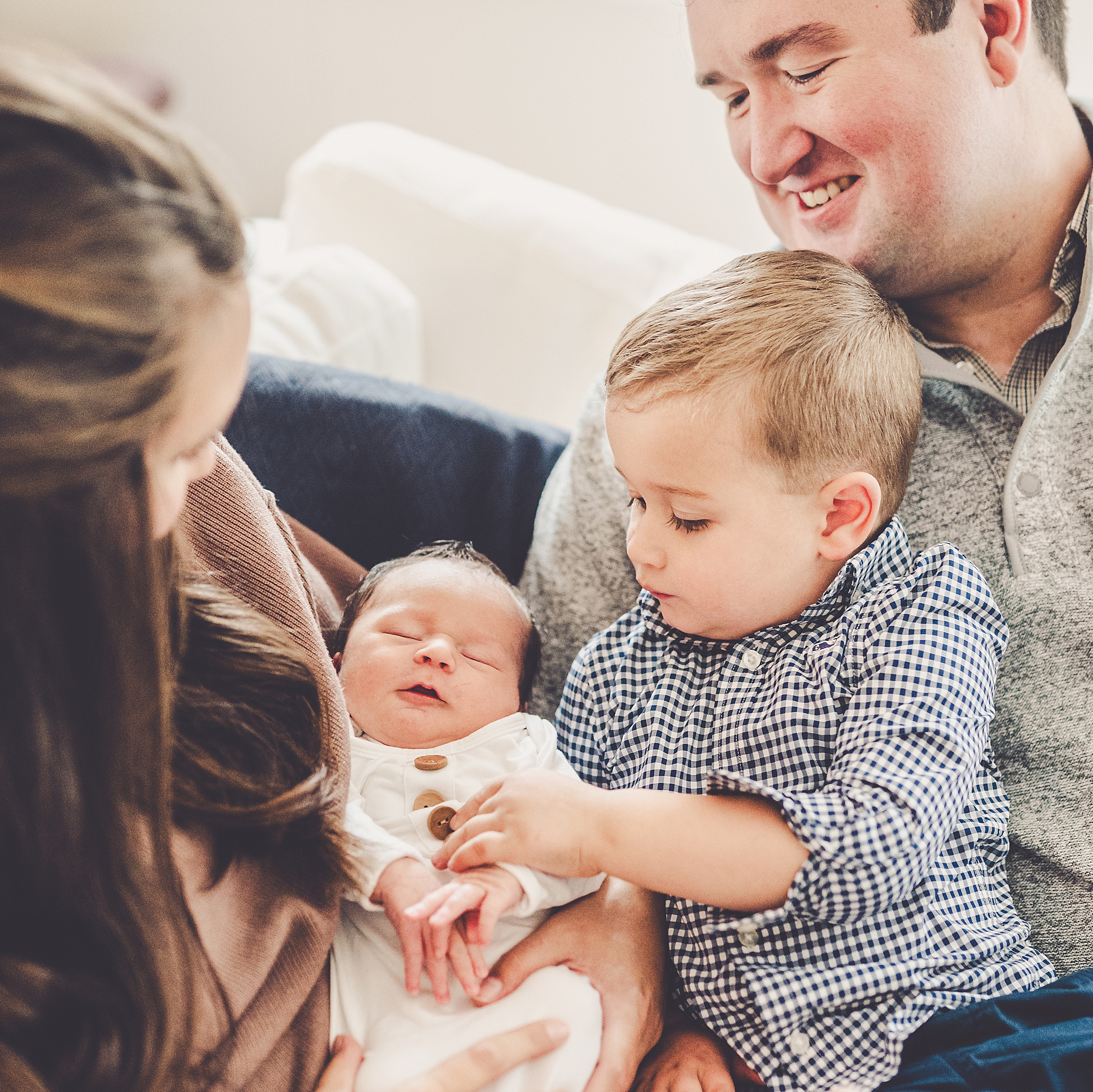 Lifestyle newborn photos in Chicagoland with Kankakee County family and newborn photographer Kara Evans Photographer.