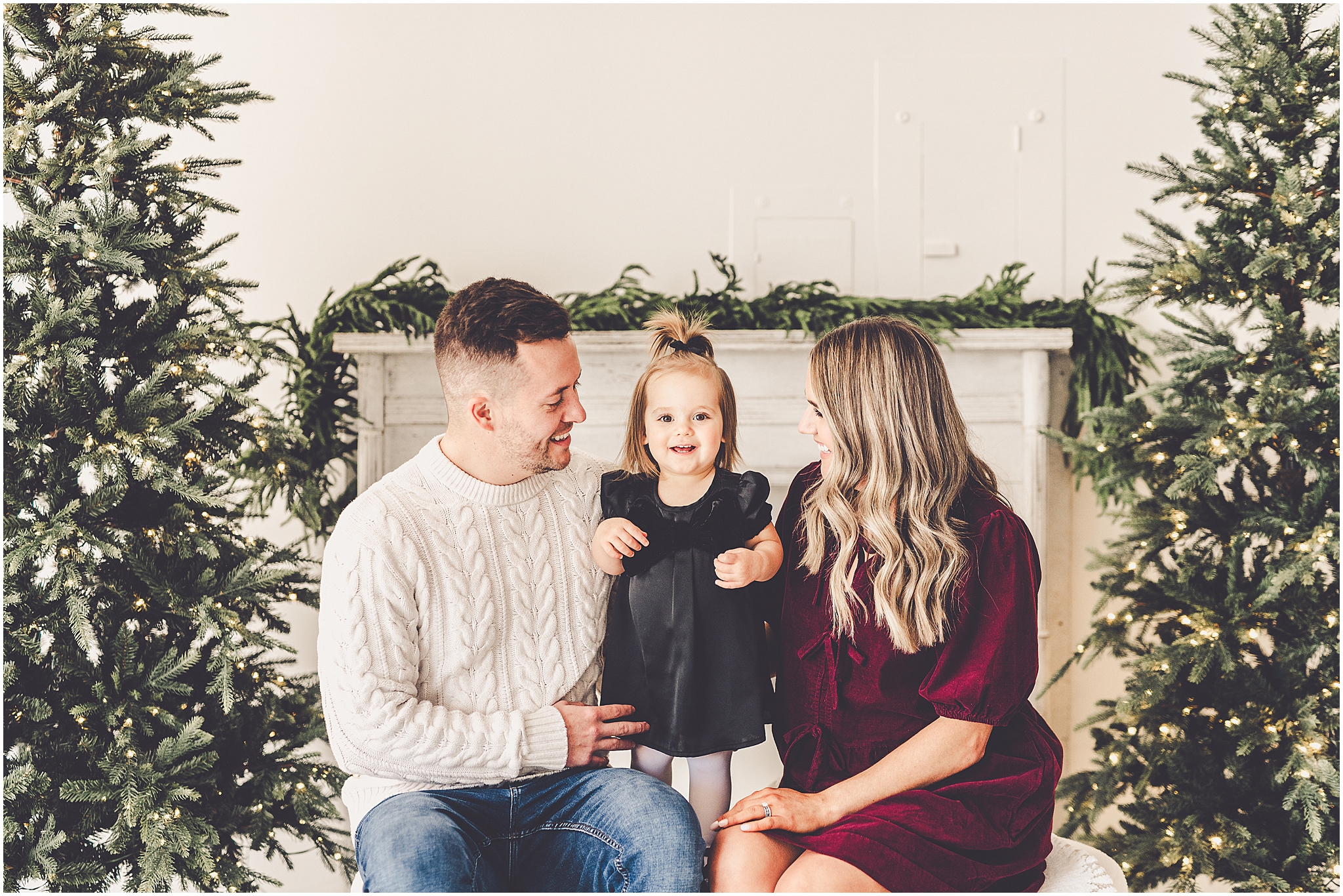 Holiday mini sessions at the natural light Studio 388 in Kankakee owned by Kara Evans at Kara Evans Photographer in Kankakee, Illinois.