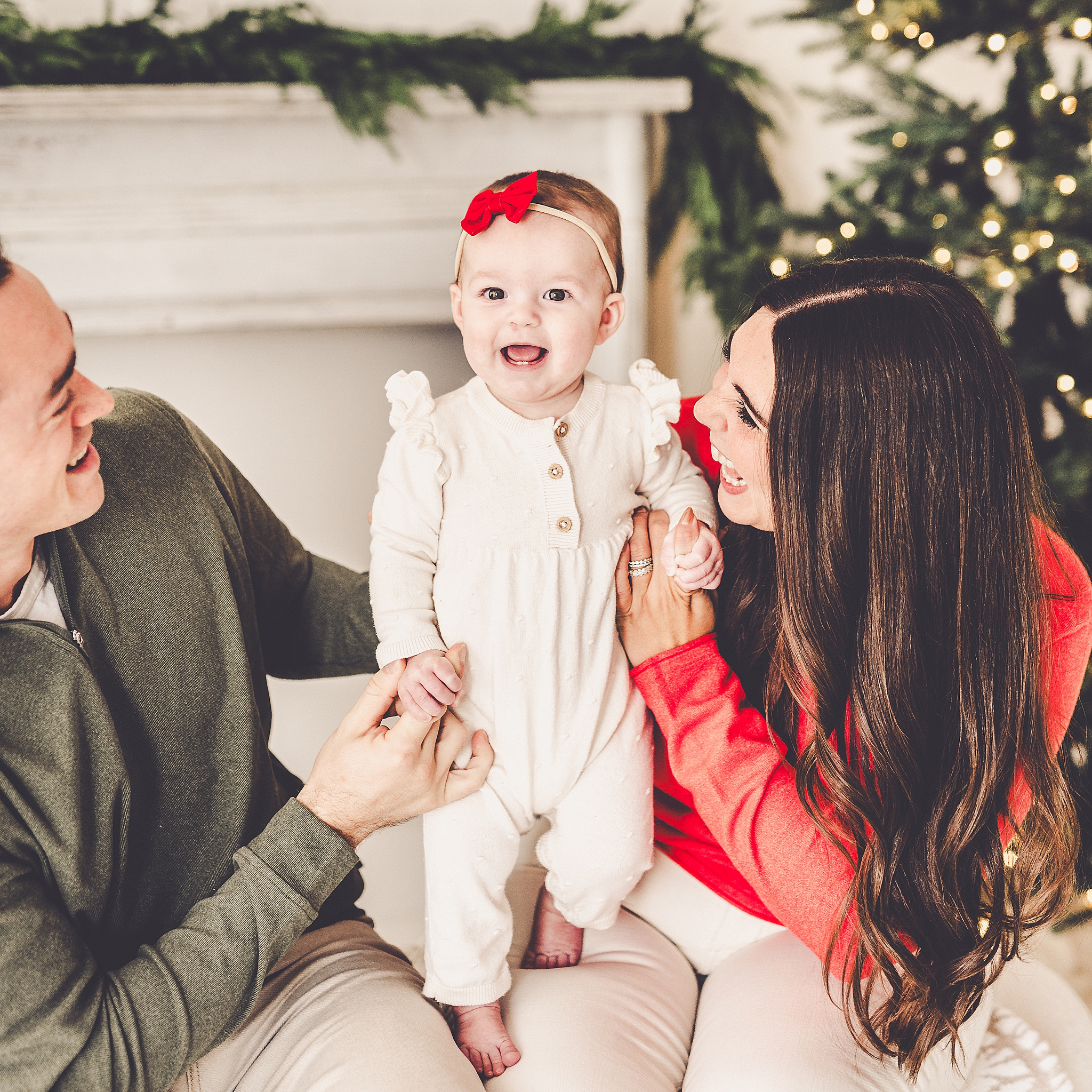 Holiday mini sessions at the natural light Studio 388 in Kankakee owned by Kara Evans at Kara Evans Photographer in Kankakee, Illinois.