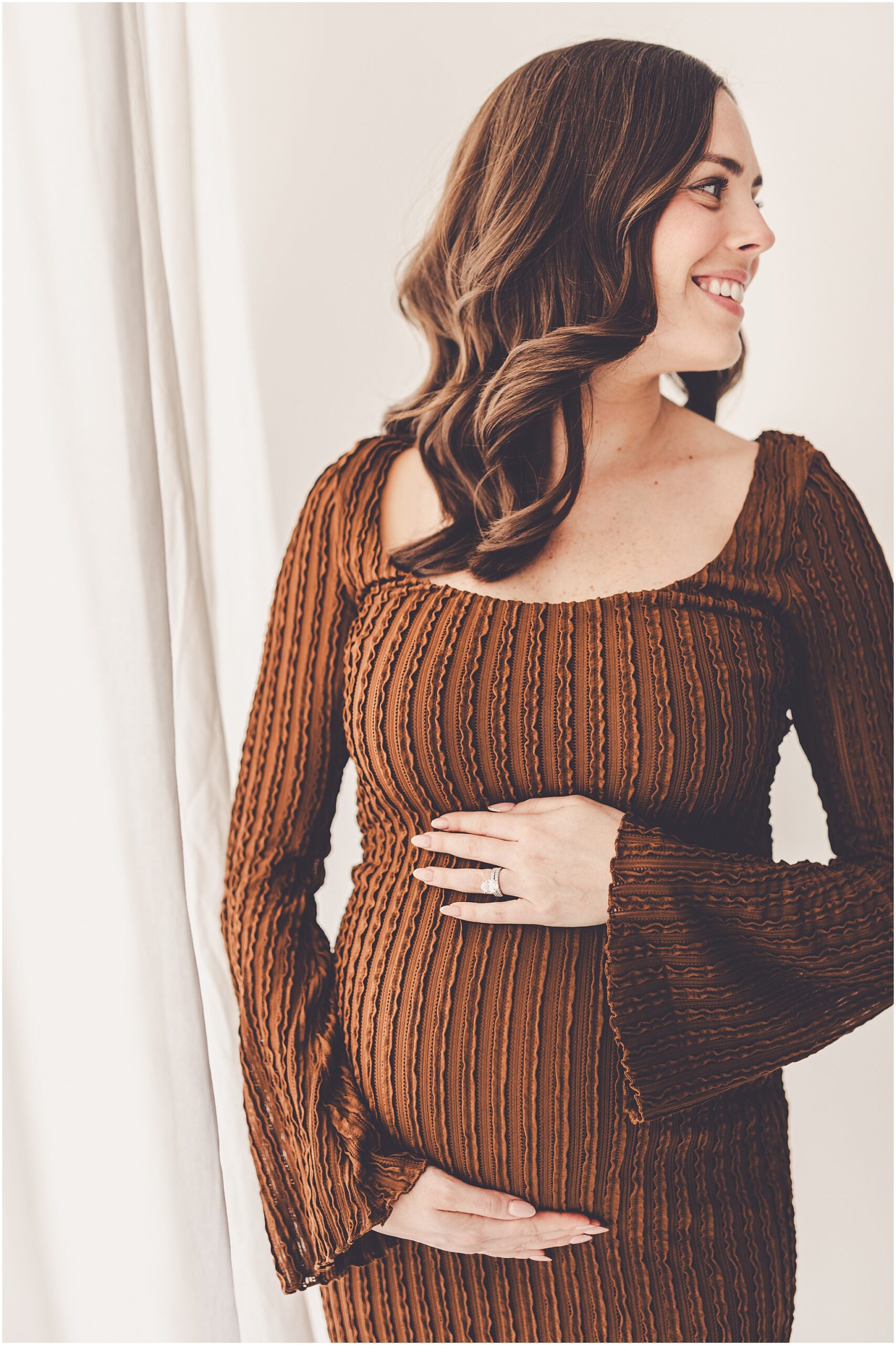 Kankakee studio maternity photos at Studio 388 in Kankakee with Kankakee County family photographer Kara Evans Photographer.