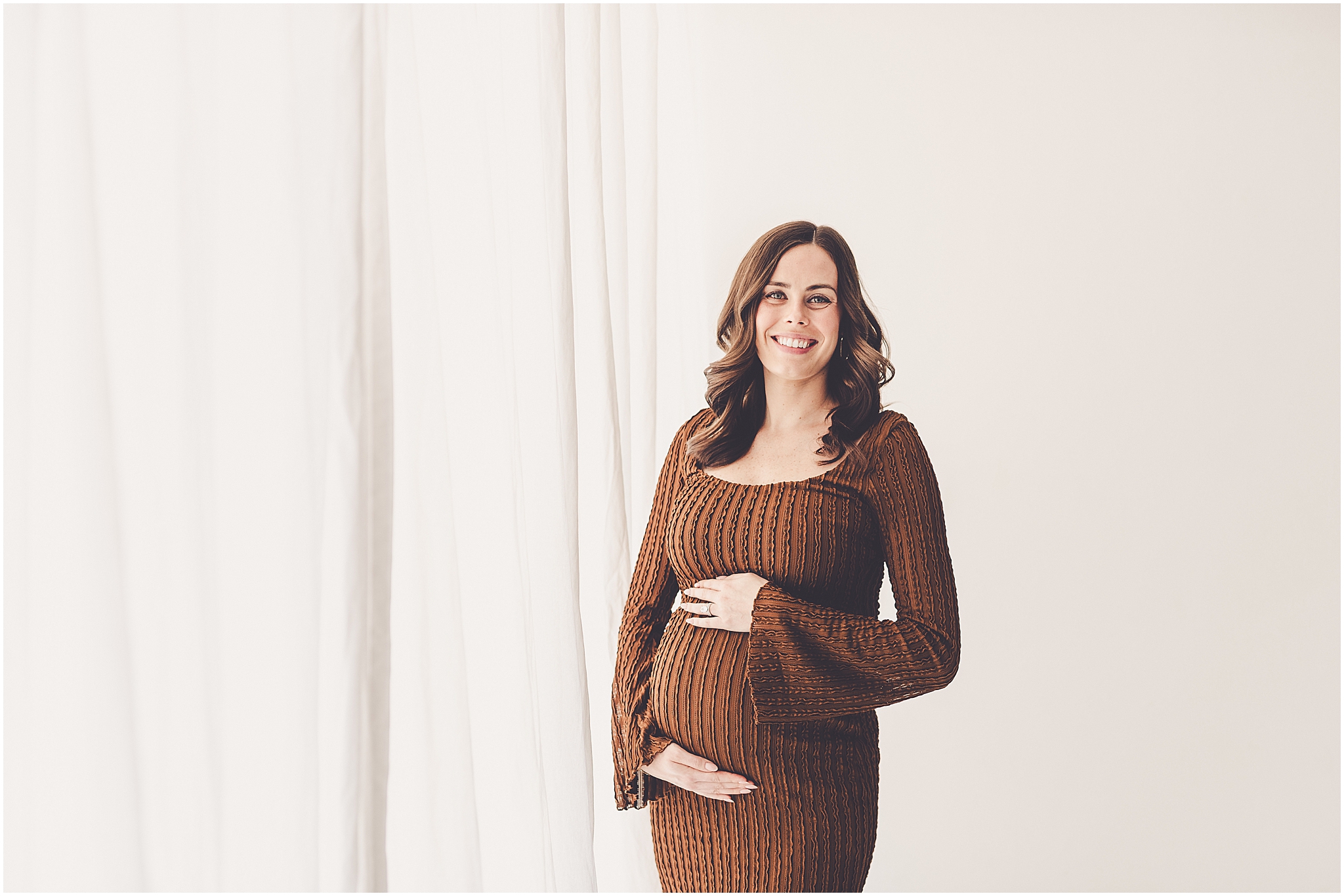 Kankakee studio maternity photos at Studio 388 in Kankakee with Kankakee County family photographer Kara Evans Photographer.