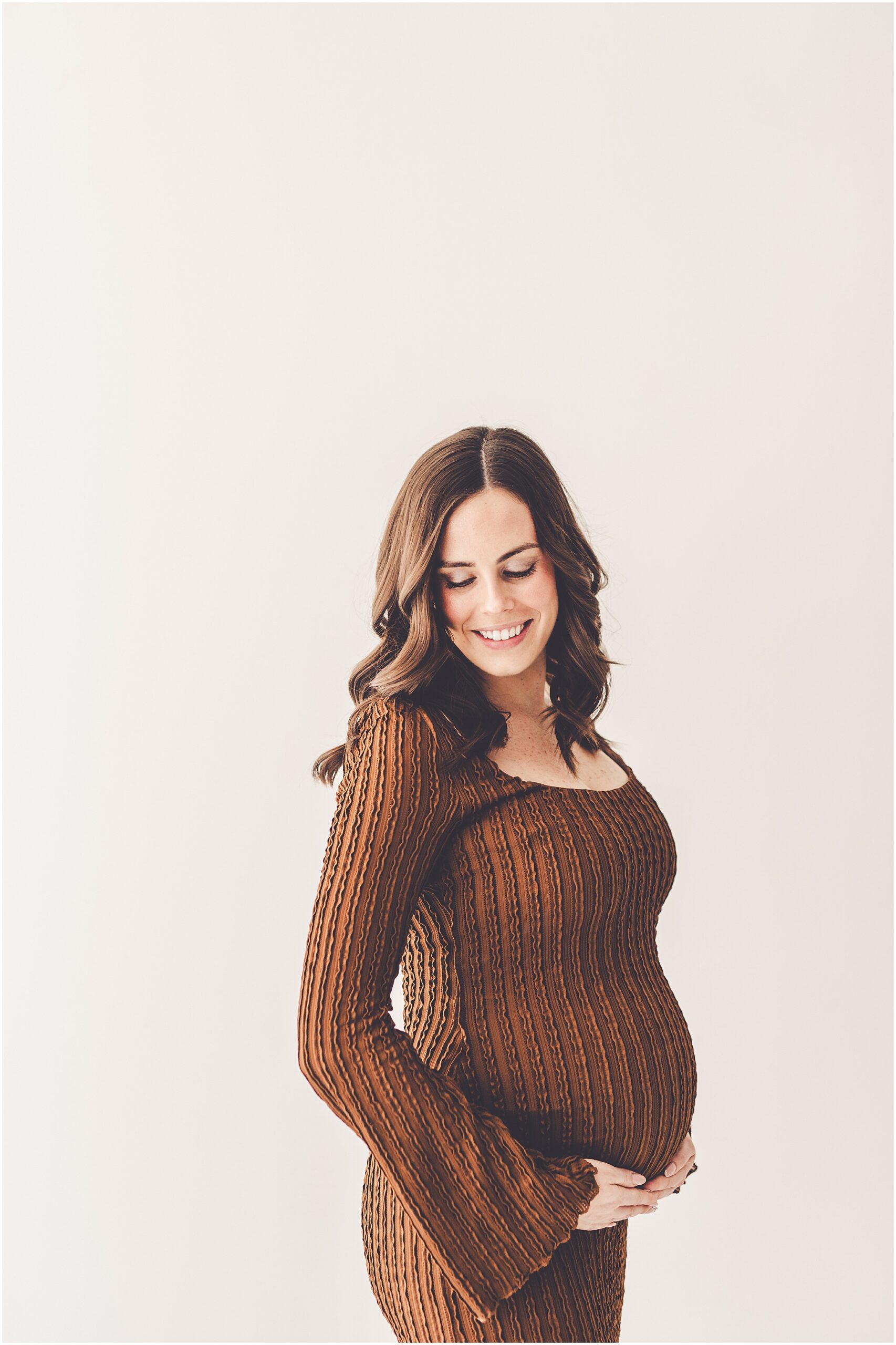 Kankakee studio maternity photos at Studio 388 in Kankakee with Kankakee County family photographer Kara Evans Photographer.