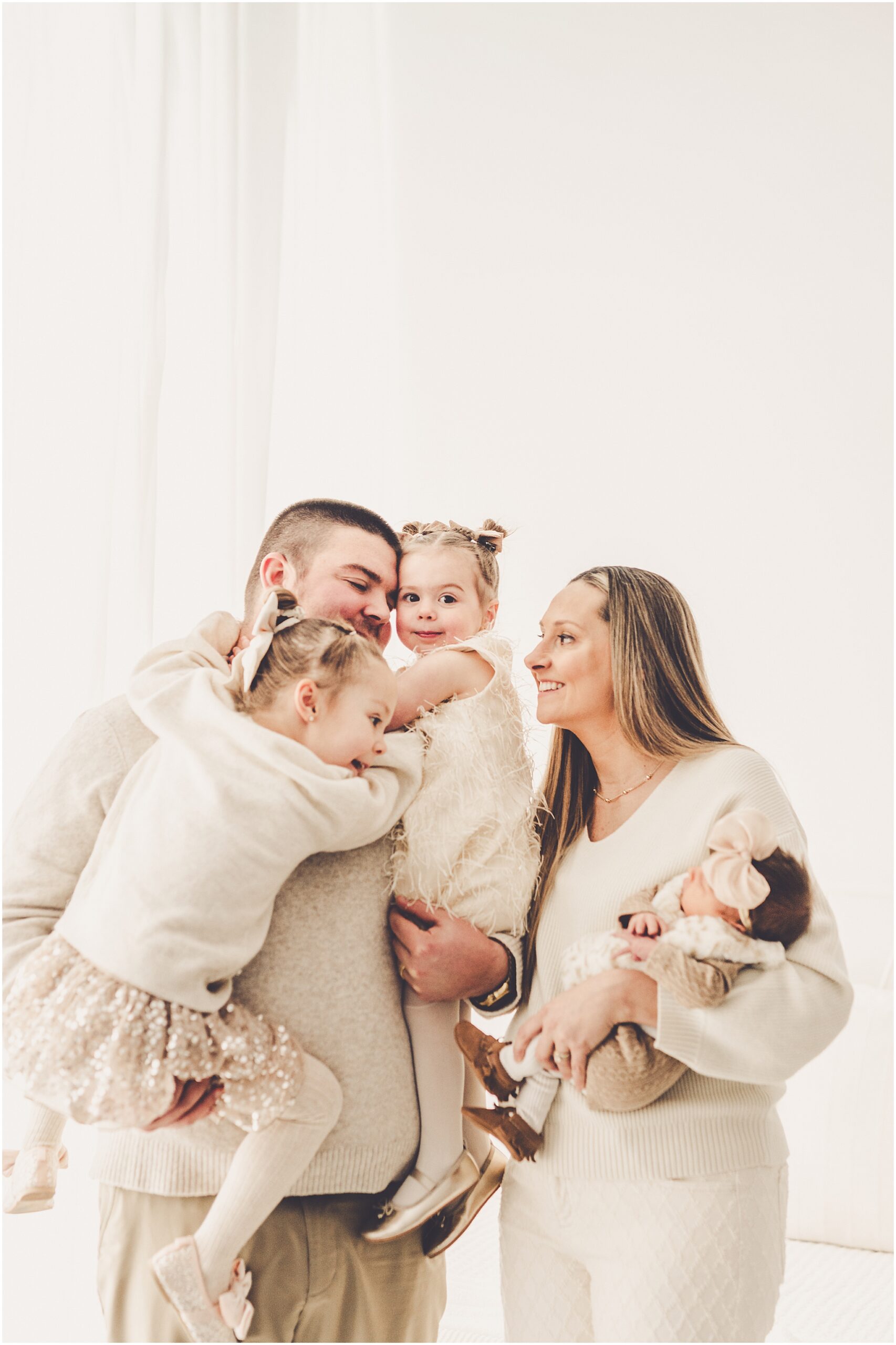 Kara Evans is a Kankakee Newborn Photographer. The studio is located in Kankakee and is the perfect location for photos with your newest little one!