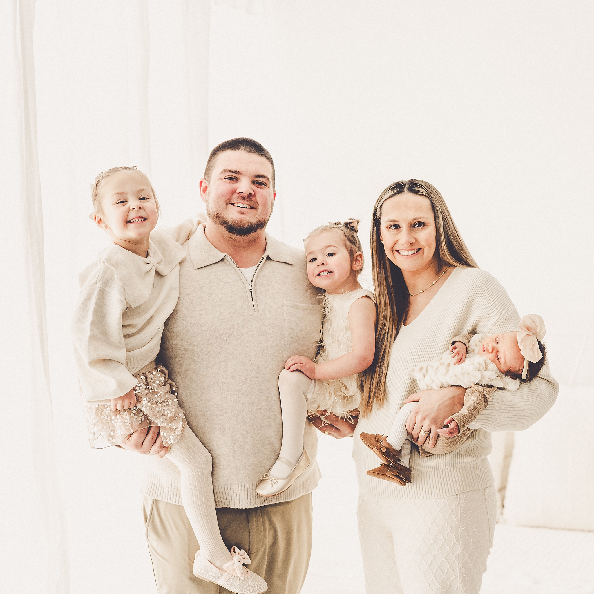 Kara Evans is a Kankakee Newborn Photographer. The studio is located in Kankakee and is the perfect location for photos with your newest little one!