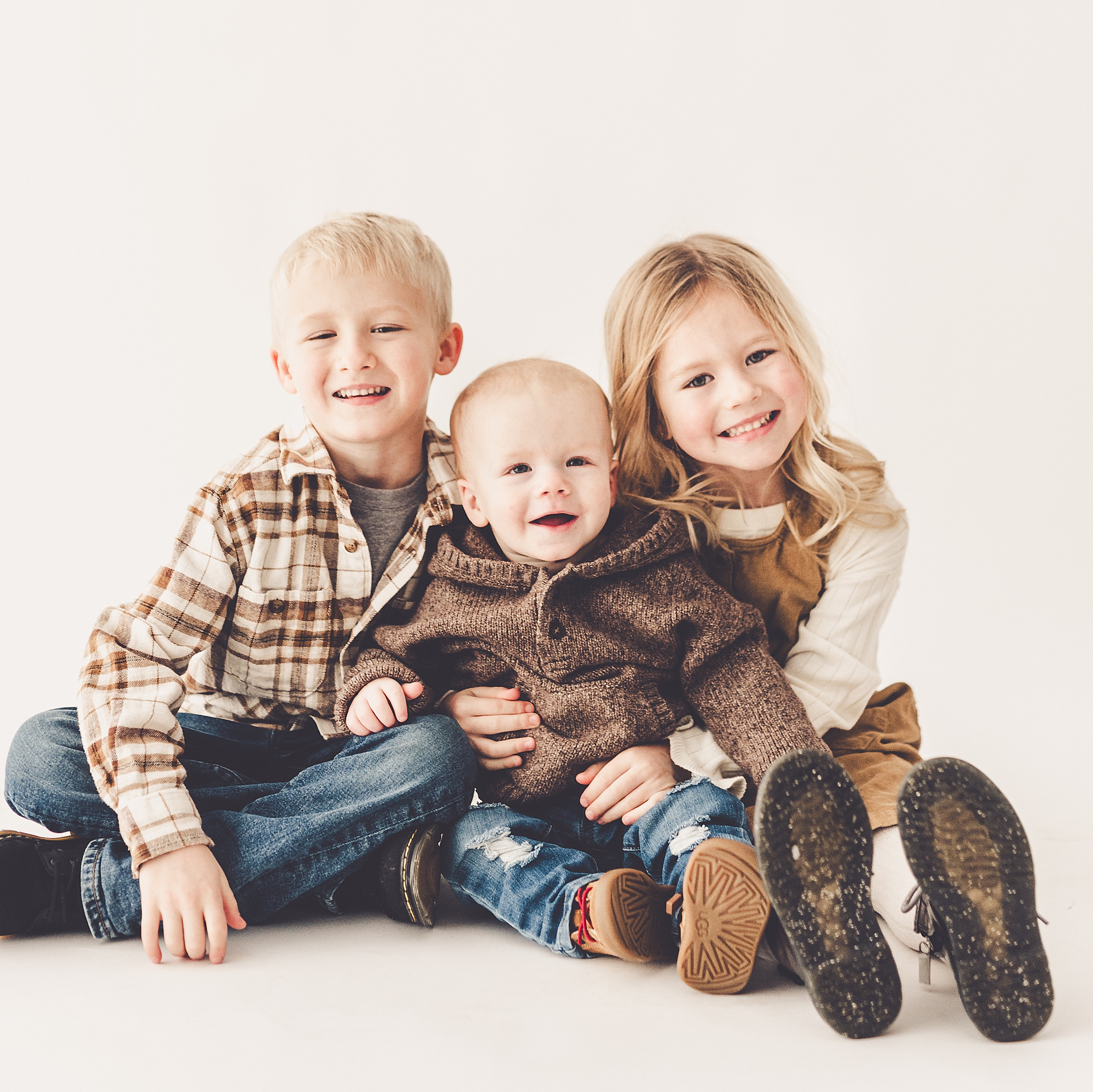 One-year milestone photo inspiration at Studio 388 in Kankakee, Illinois with Kankakee family photographer Kara Evans Photographer.