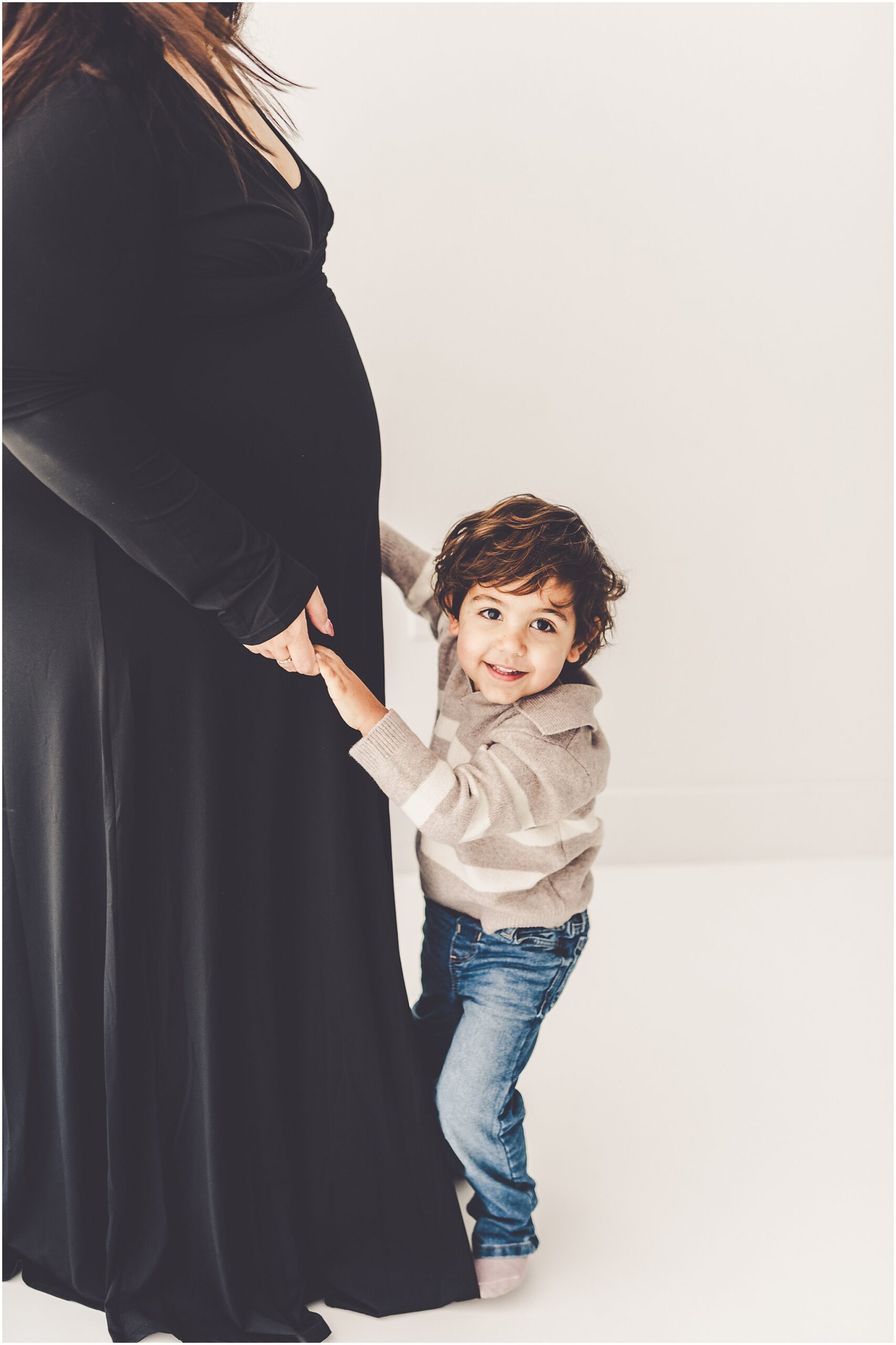 Studio maternity & family photos at Studio 388 in Kankakee, Illinois with Kankakee family photographer Kara Evans Photographer.