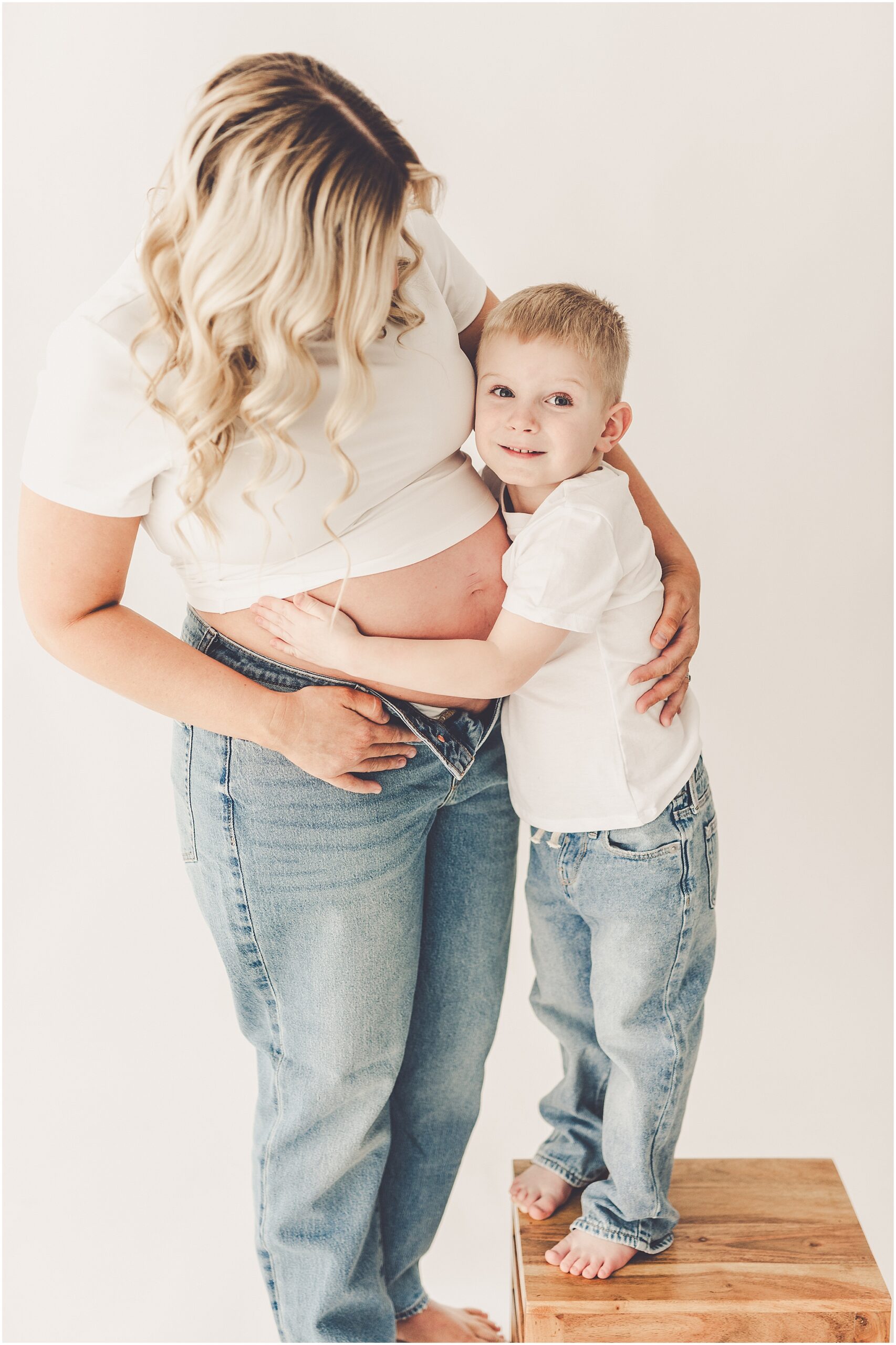 Studio maternity photographer at the Kankakee natural light photography studio with Kankakee family photographer Kara Evans Photographer.
