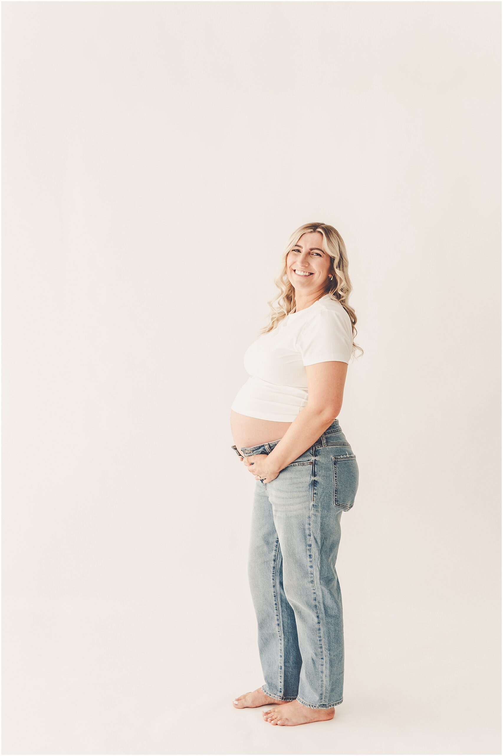 Studio maternity photographer at the Kankakee natural light photography studio with Kankakee family photographer Kara Evans Photographer.