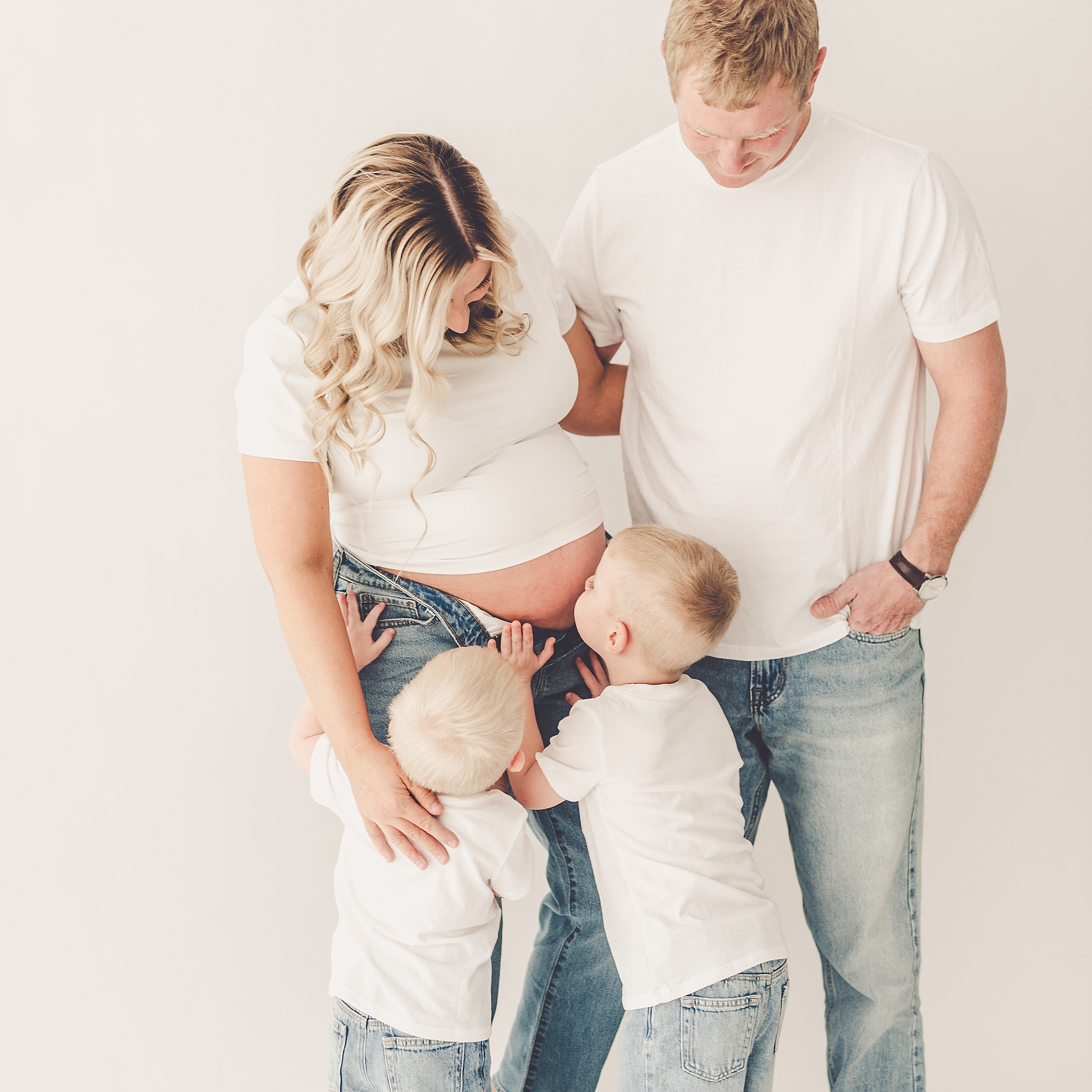 Studio maternity photographer at the Kankakee natural light photography studio with Kankakee family photographer Kara Evans Photographer.