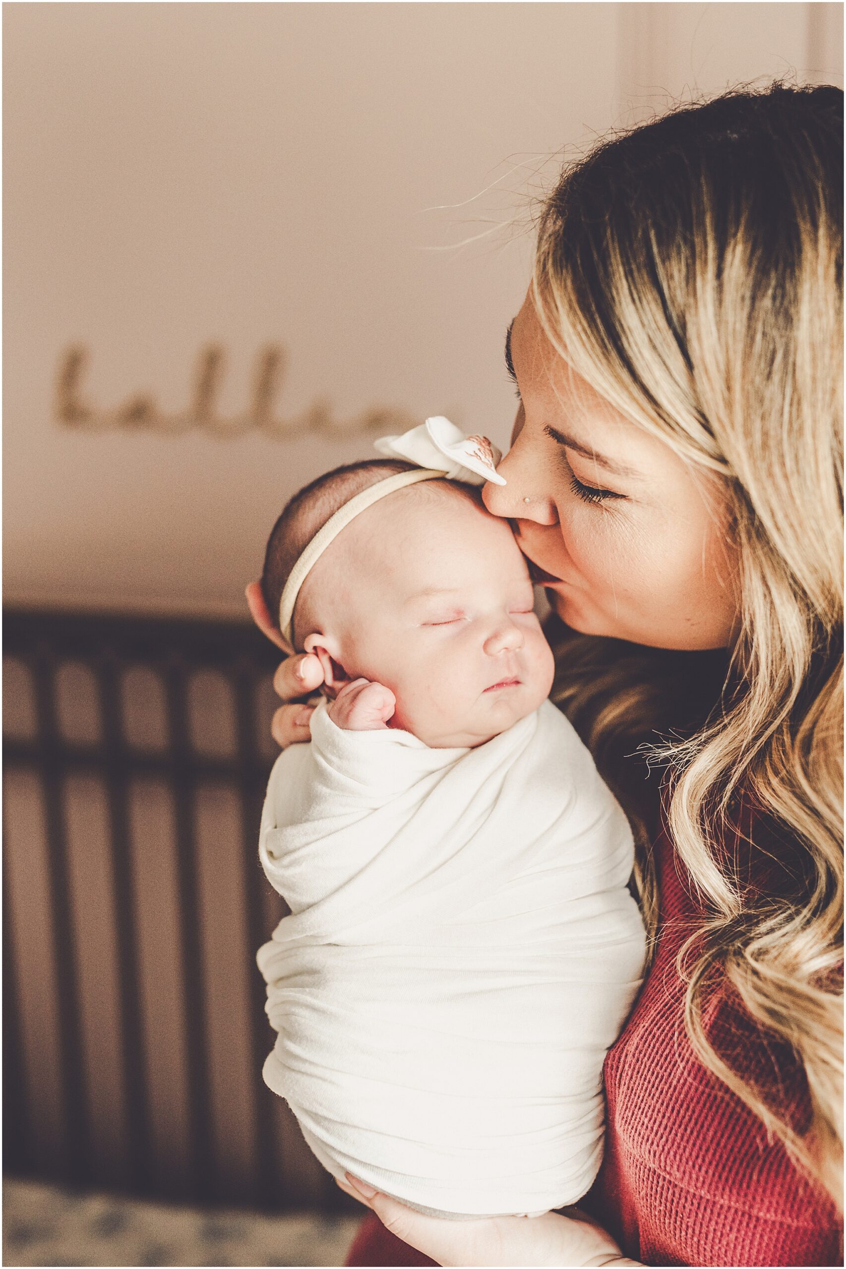 Lifestyle newborn photographer in Kankakee – Kara Evans Photographer is a Kankakee newborn and family photographer.