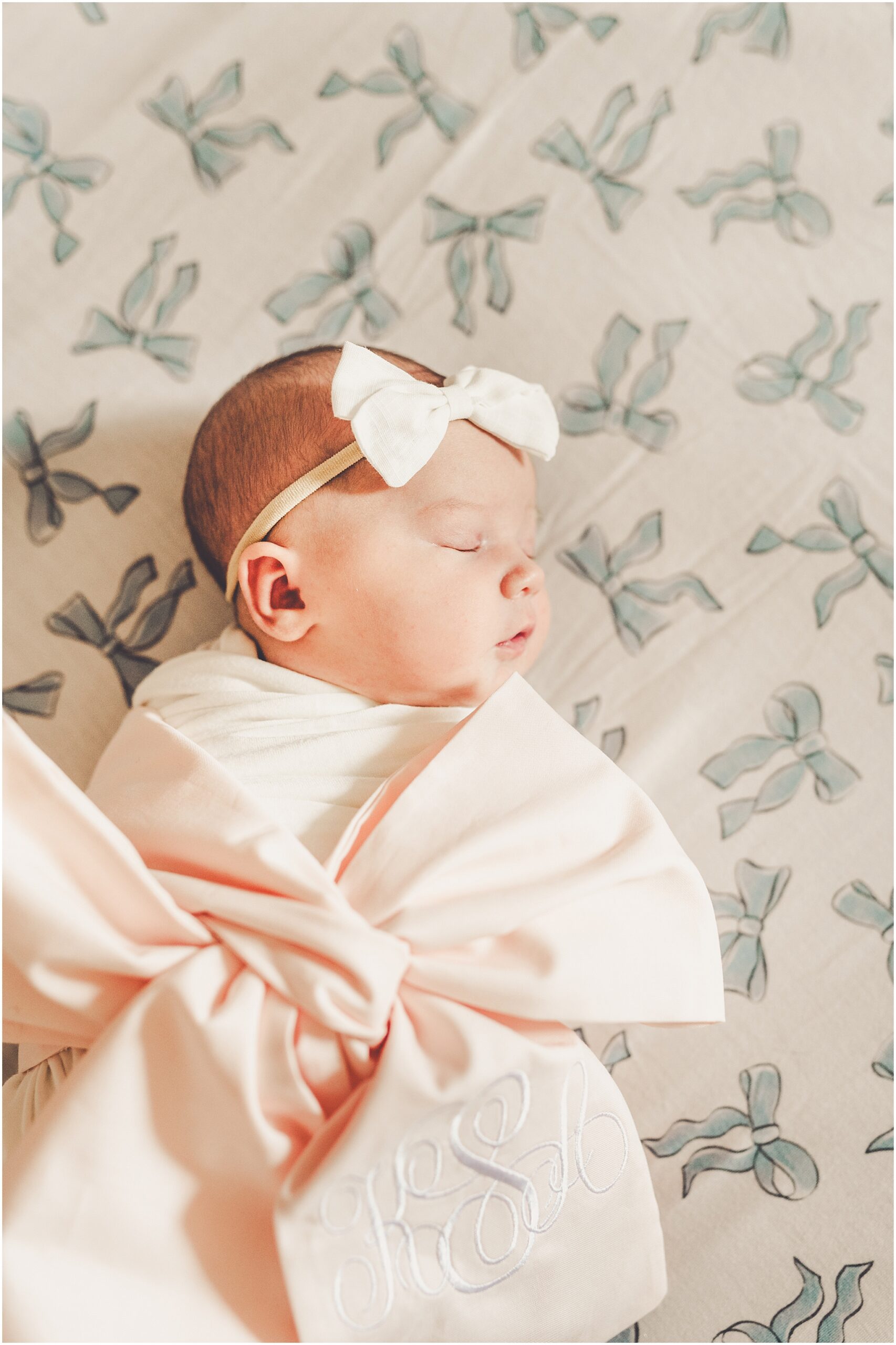 Lifestyle newborn photographer in Kankakee – Kara Evans Photographer is a Kankakee newborn and family photographer.