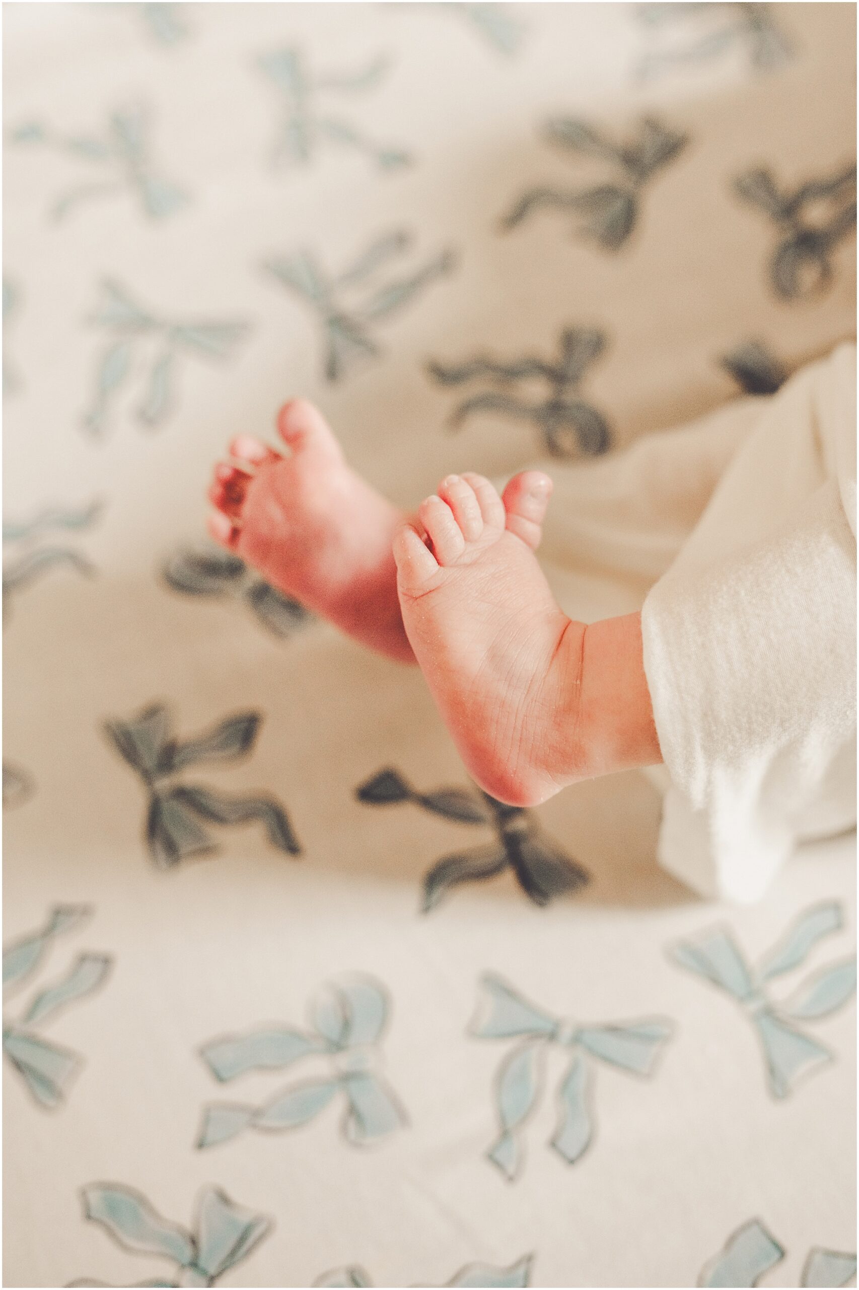 Lifestyle newborn photographer in Kankakee – Kara Evans Photographer is a Kankakee newborn and family photographer.