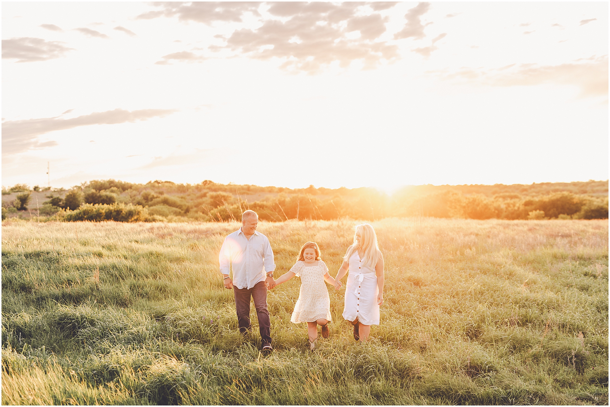 Kara Evans Photographer is a Central Illinois family photographer based in Kankakee serving Kankakee County, Iroquois County, and nearby.