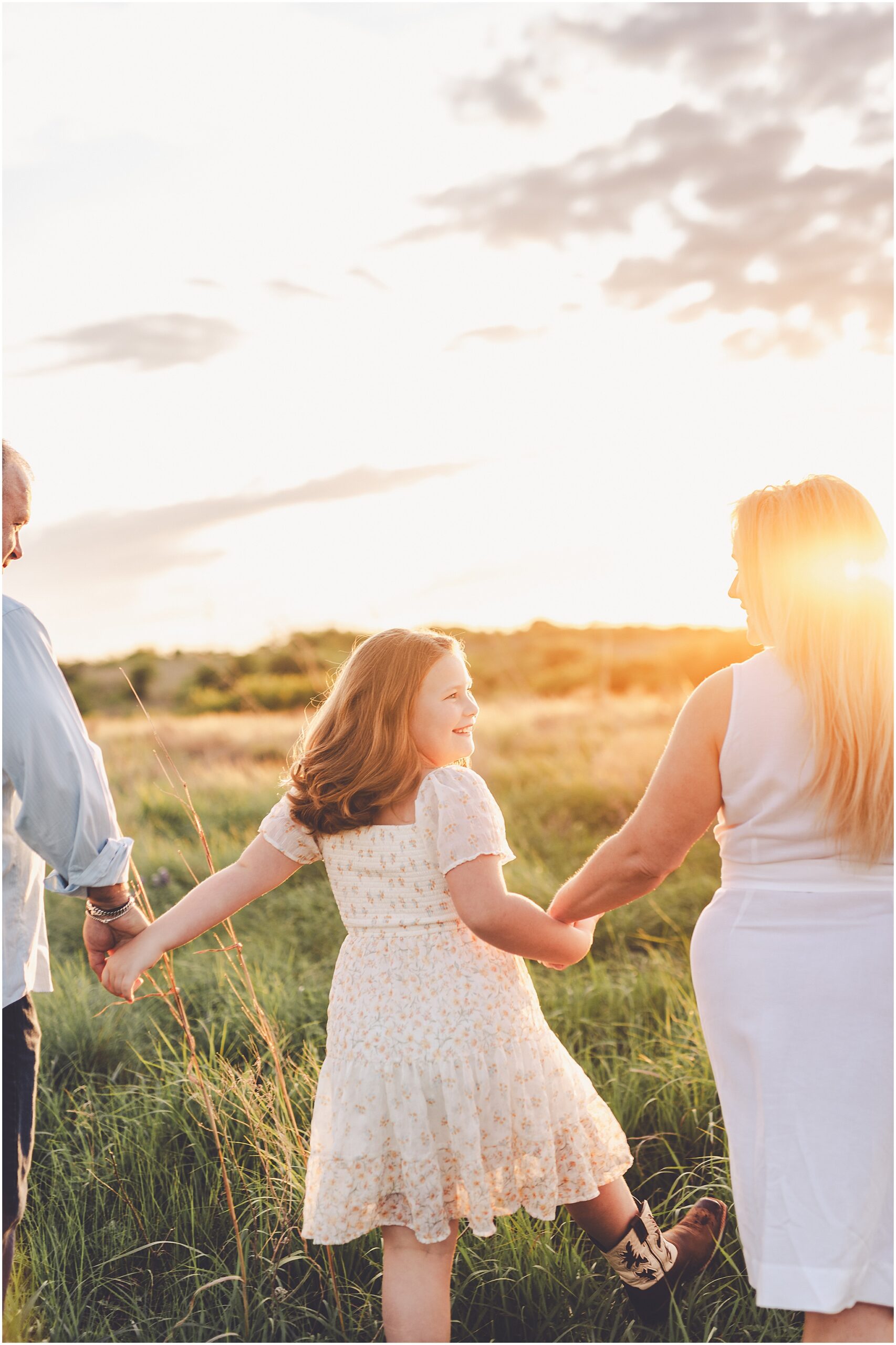 Kara Evans Photographer is a Central Illinois family photographer based in Kankakee serving Kankakee County, Iroquois County, and nearby.