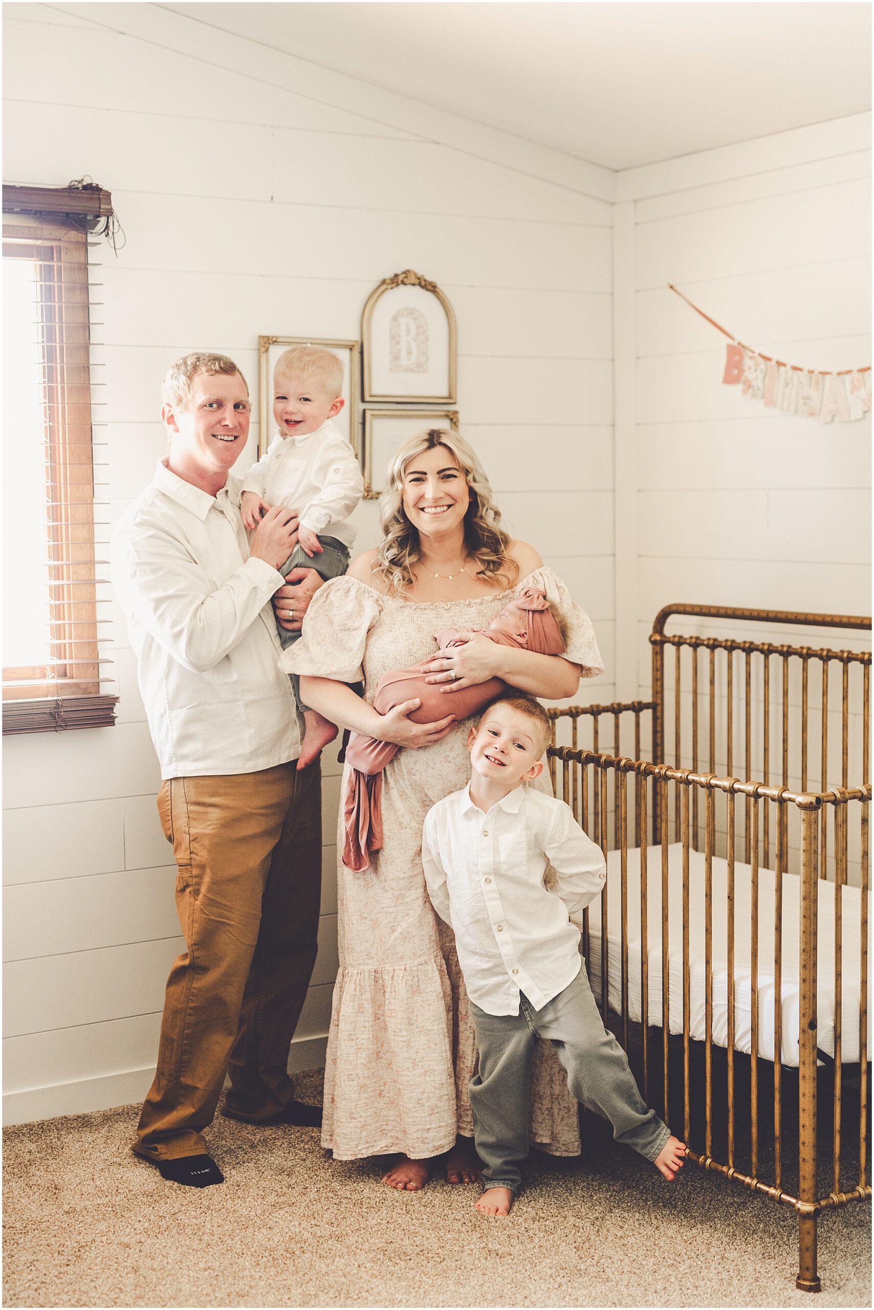 Kara Evans Photographer is a Kankakee County newborn photographer based in Kankakee, Illinois. Take a look at the Metzger family session!
