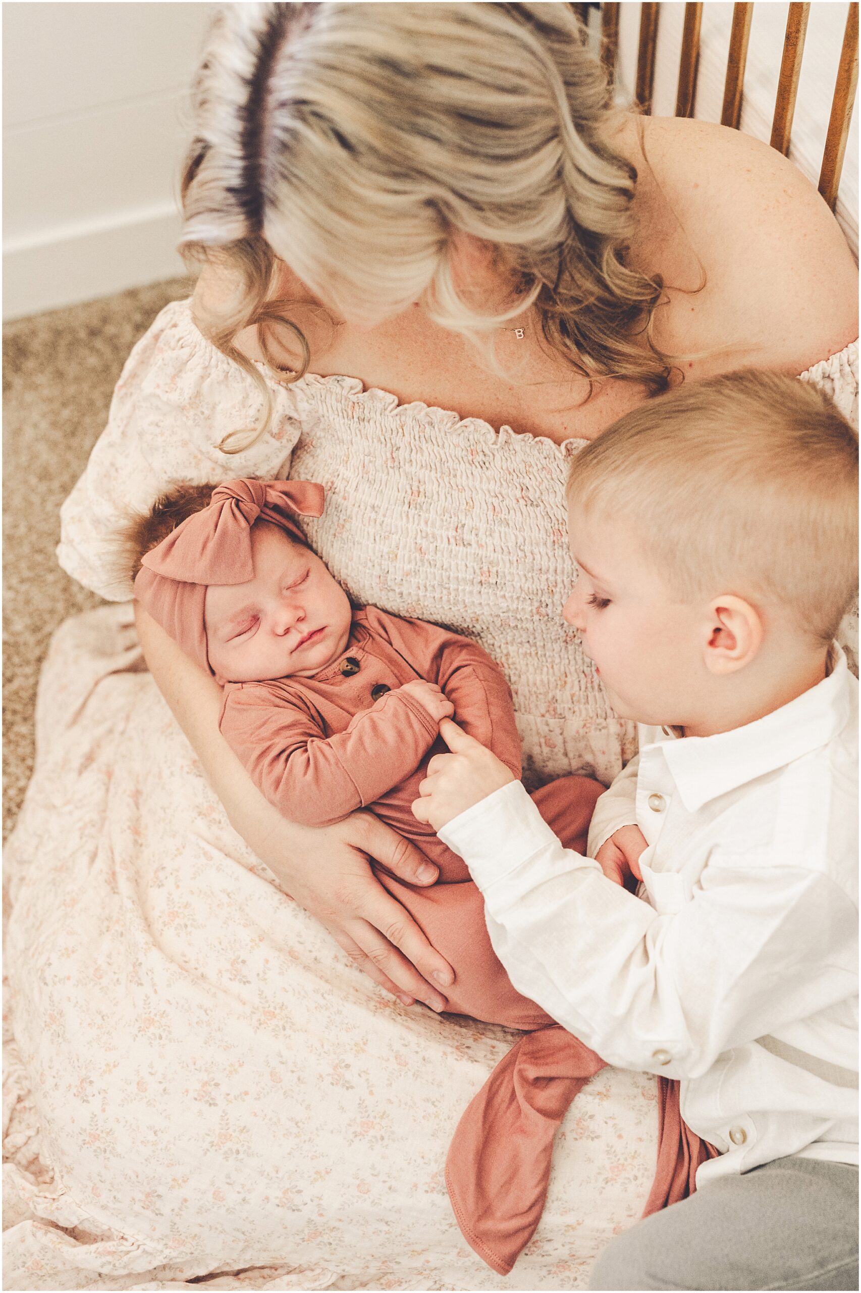 Kara Evans Photographer is a Kankakee County newborn photographer based in Kankakee, Illinois. Take a look at the Metzger family session!