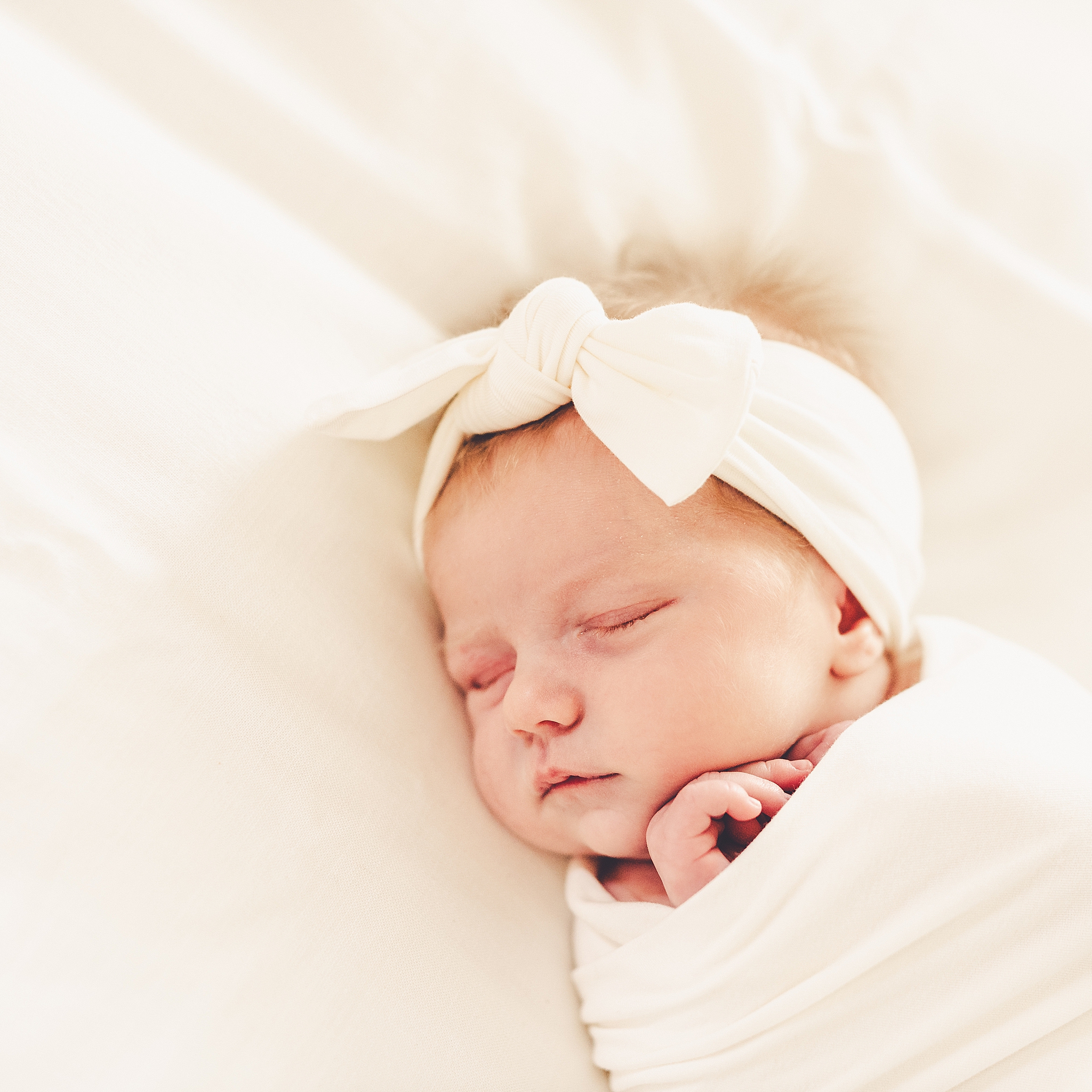 Kara Evans Photographer is a Kankakee County newborn photographer based in Kankakee, Illinois. Take a look at the Metzger family session!