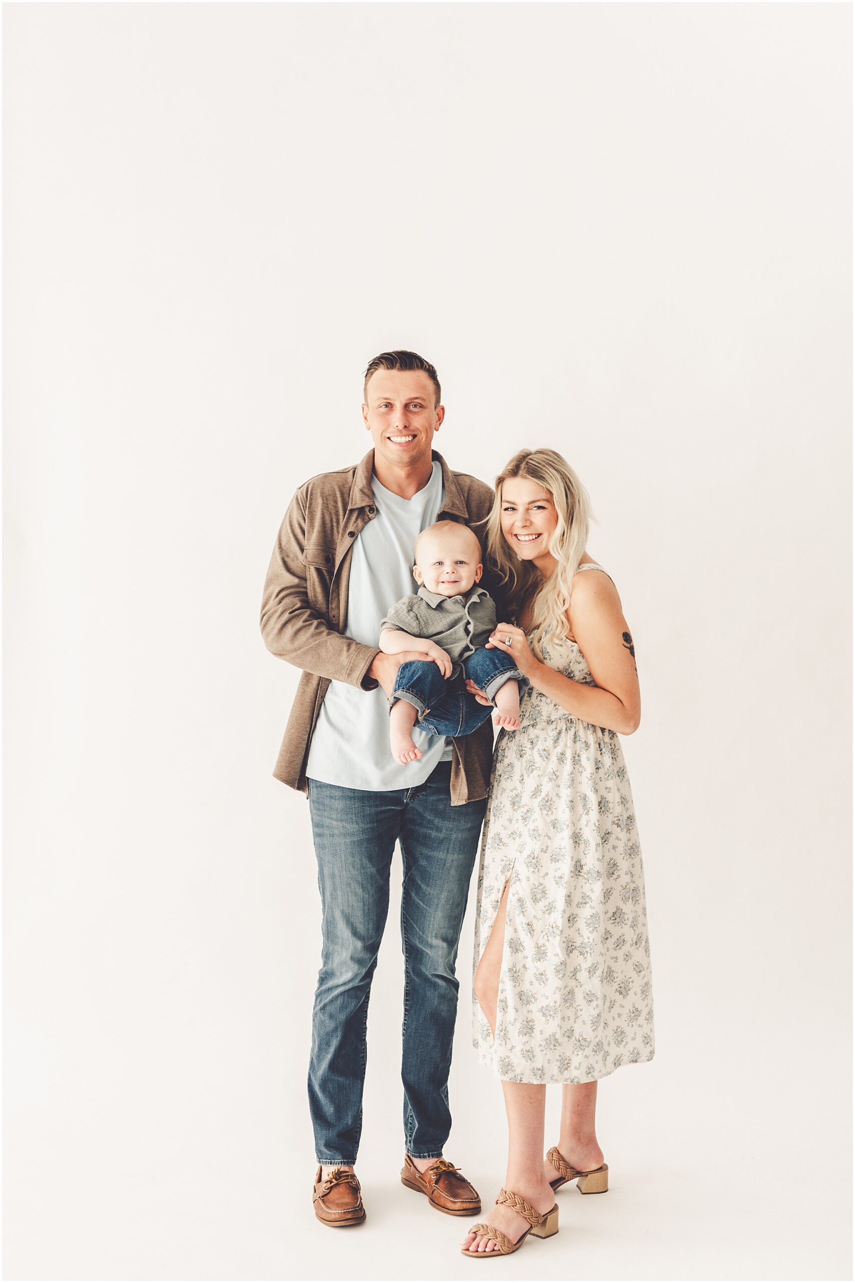 Kara Evans Photographer is a Kankakee studio one-year milestone photographer located at Studio 388 in downtown Kankakee, Illinois.