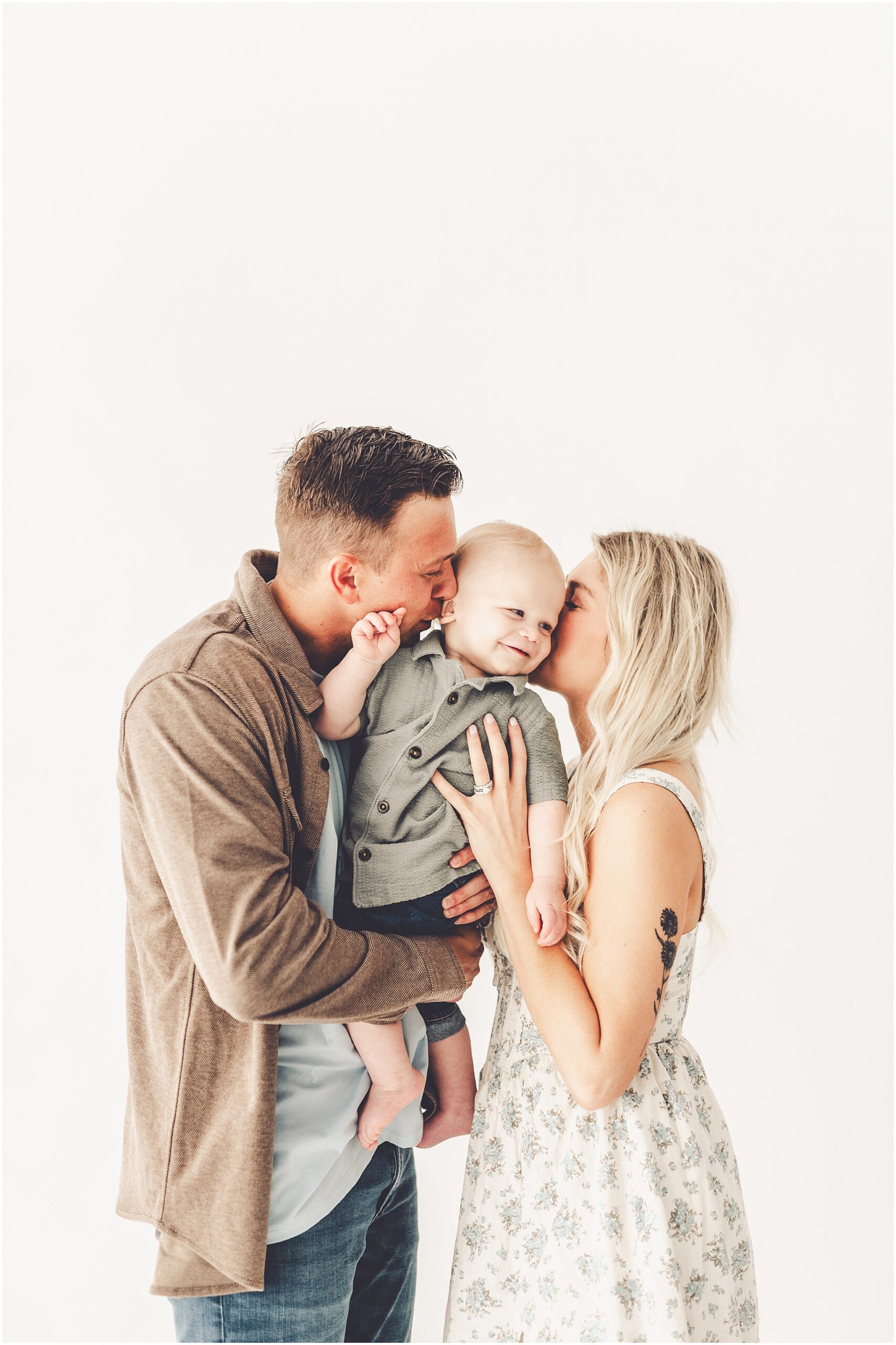 Kara Evans Photographer is a Kankakee studio one-year milestone photographer located at Studio 388 in downtown Kankakee, Illinois.