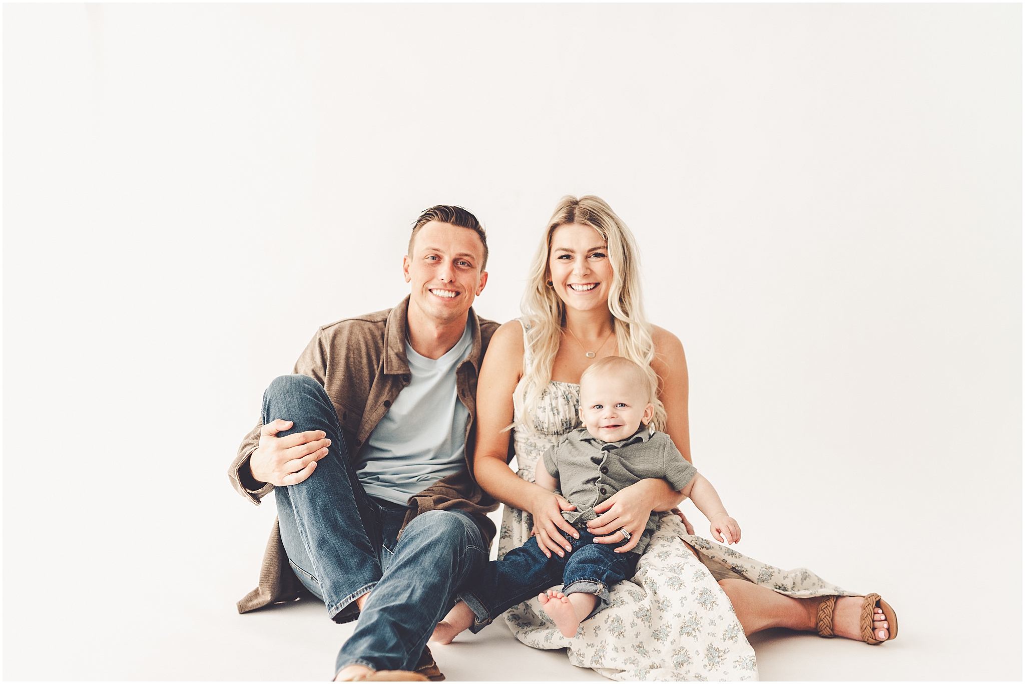 Kara Evans Photographer is a Kankakee studio one-year milestone photographer located at Studio 388 in downtown Kankakee, Illinois.