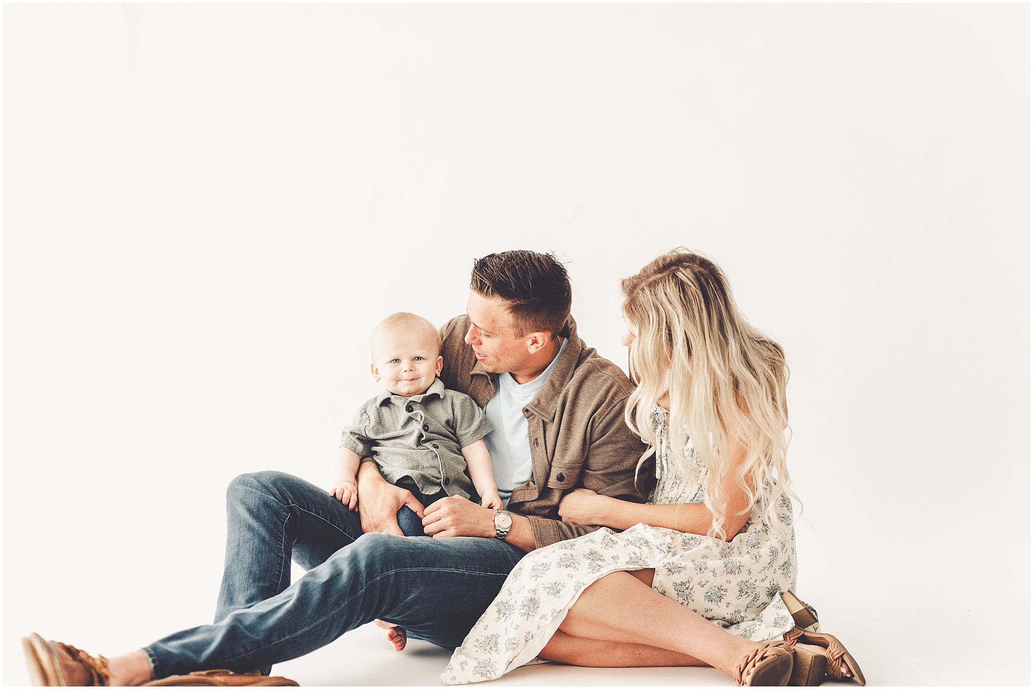 Kara Evans Photographer is a Kankakee studio one-year milestone photographer located at Studio 388 in downtown Kankakee, Illinois.