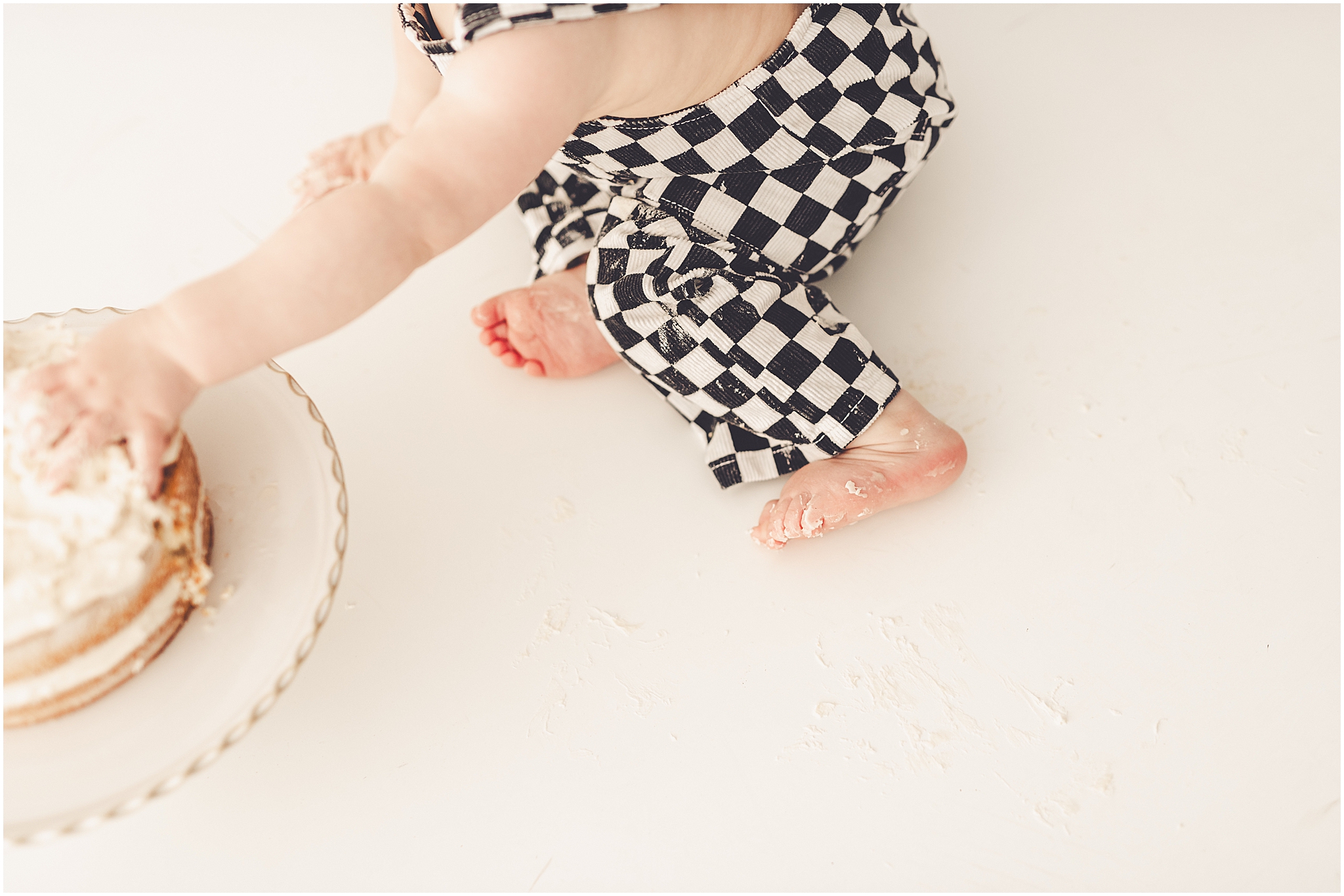 Kara Evans Photographer is a Kankakee studio one-year milestone photographer located at Studio 388 in downtown Kankakee, Illinois.