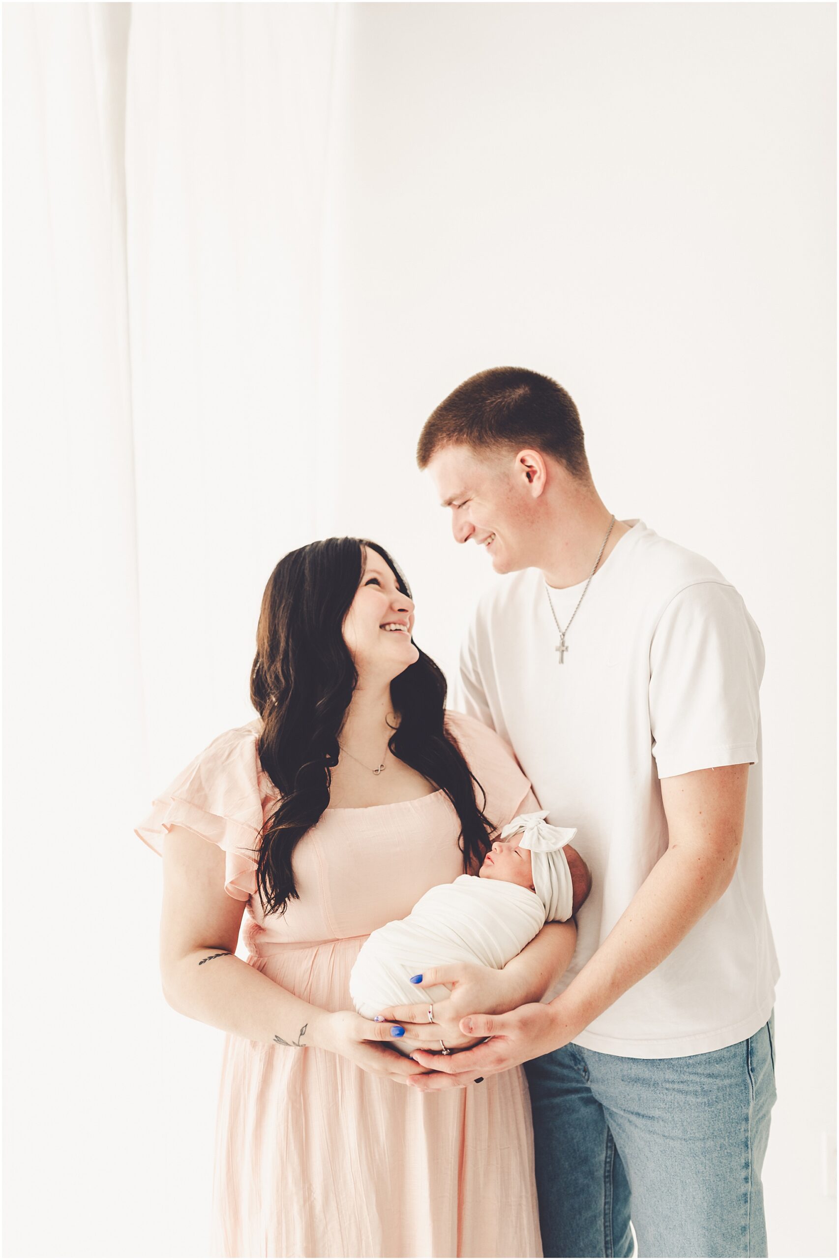 Kara Evans Photographer is a Kankakee studio newborn photographer based in Kankakee, Illinois at the natural light photo studio, Studio 388.