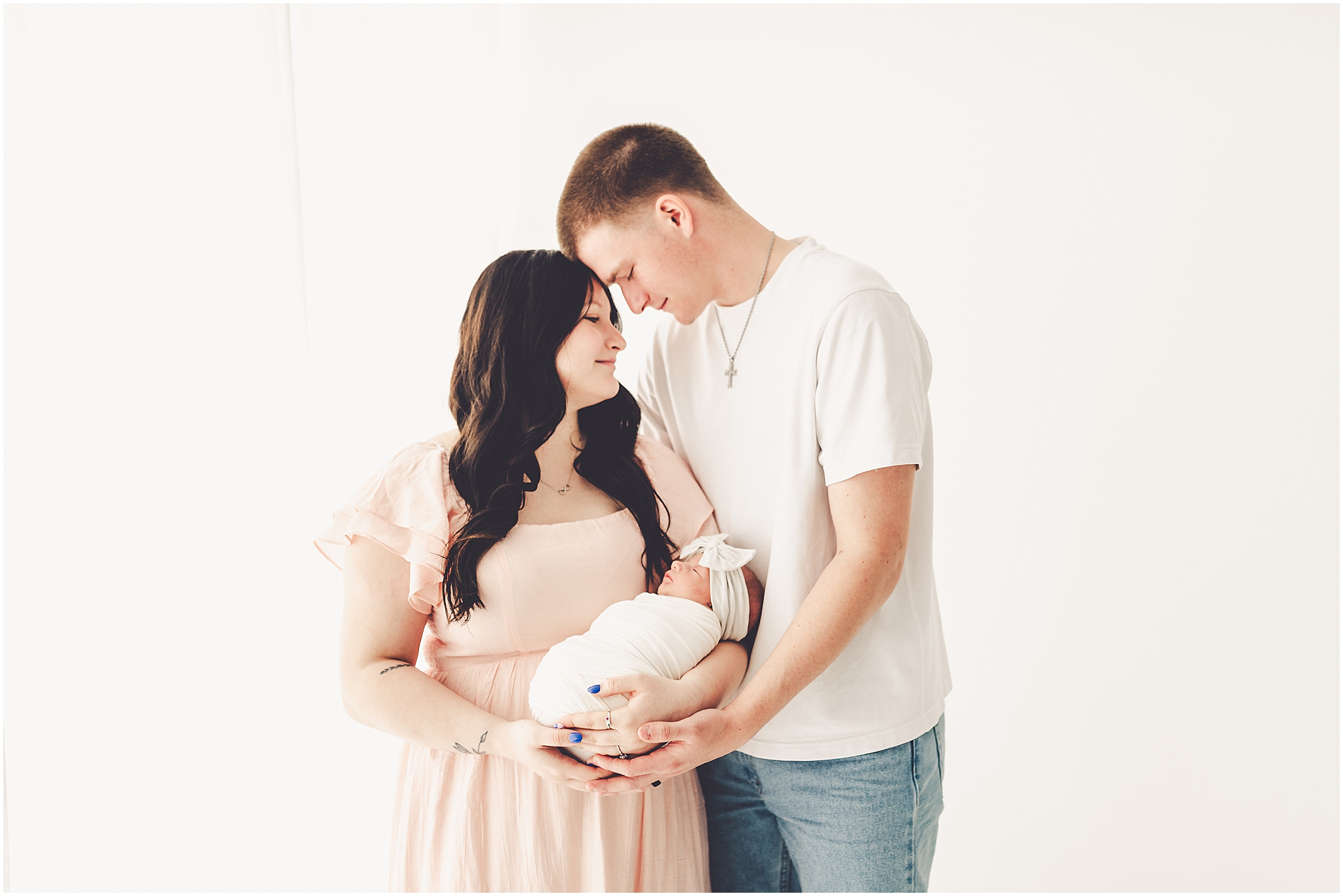 Kara Evans Photographer is a Kankakee studio newborn photographer based in Kankakee, Illinois at the natural light photo studio, Studio 388.