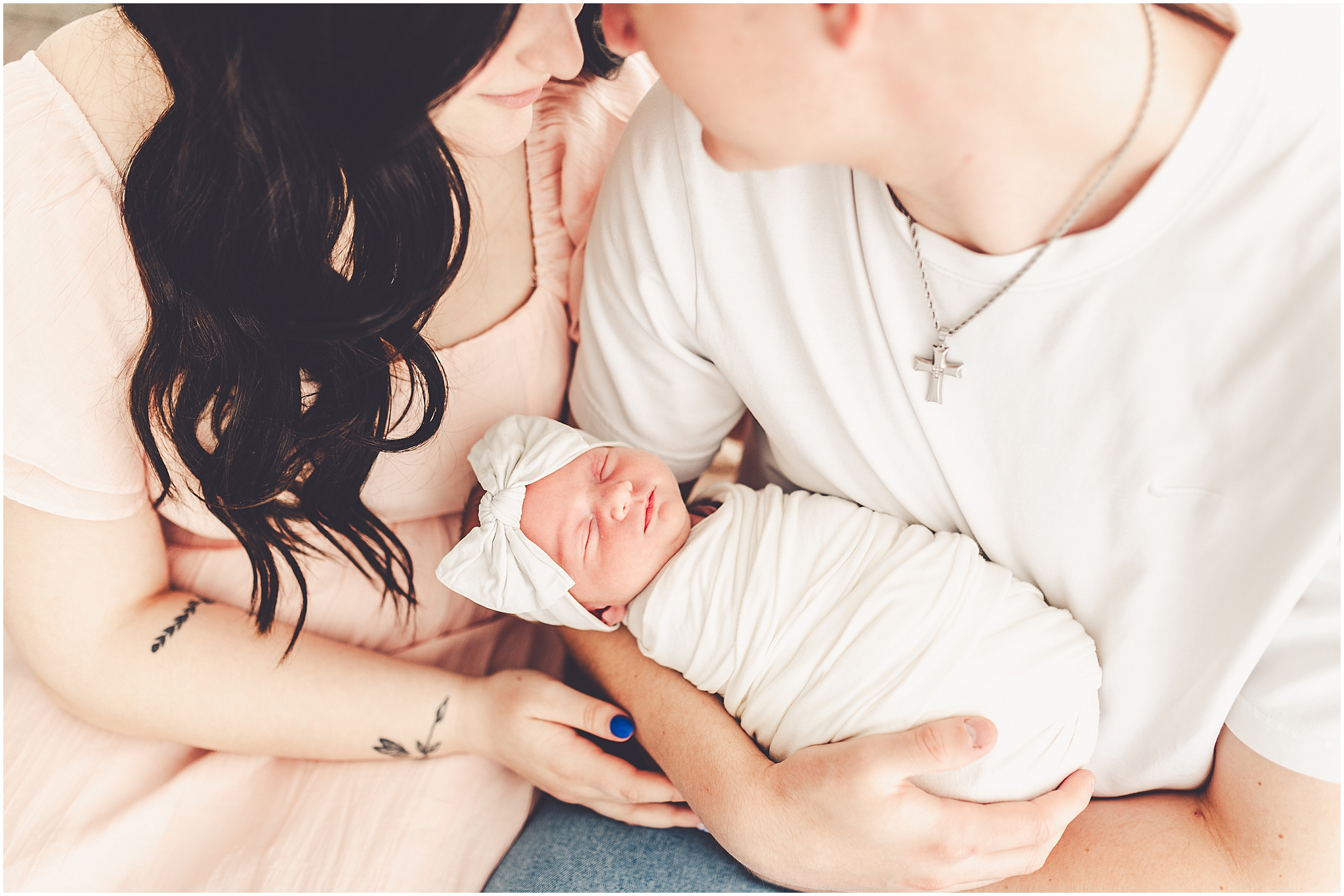 Kara Evans Photographer is a Kankakee studio newborn photographer based in Kankakee, Illinois at the natural light photo studio, Studio 388.