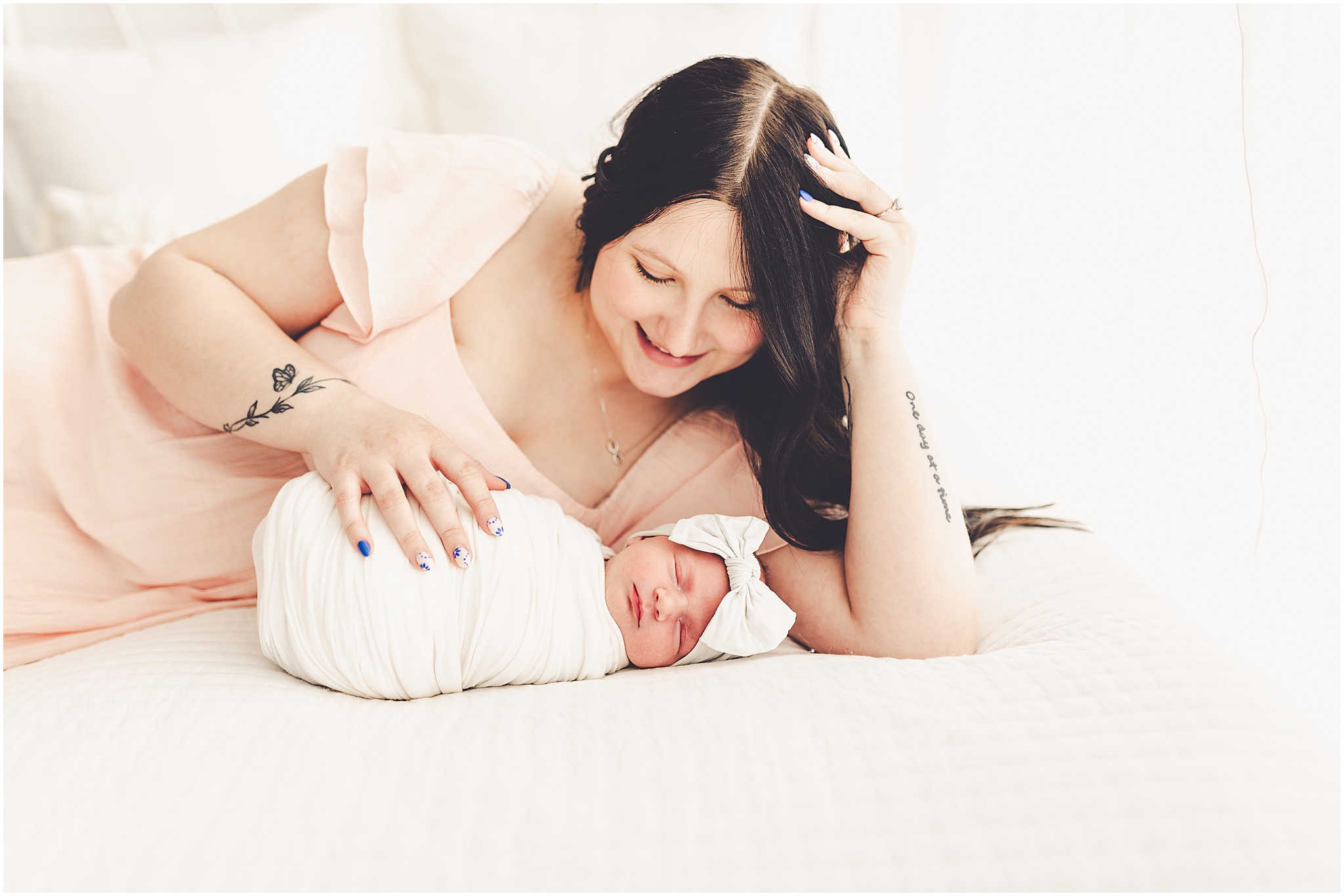 Kara Evans Photographer is a Kankakee studio newborn photographer based in Kankakee, Illinois at the natural light photo studio, Studio 388.