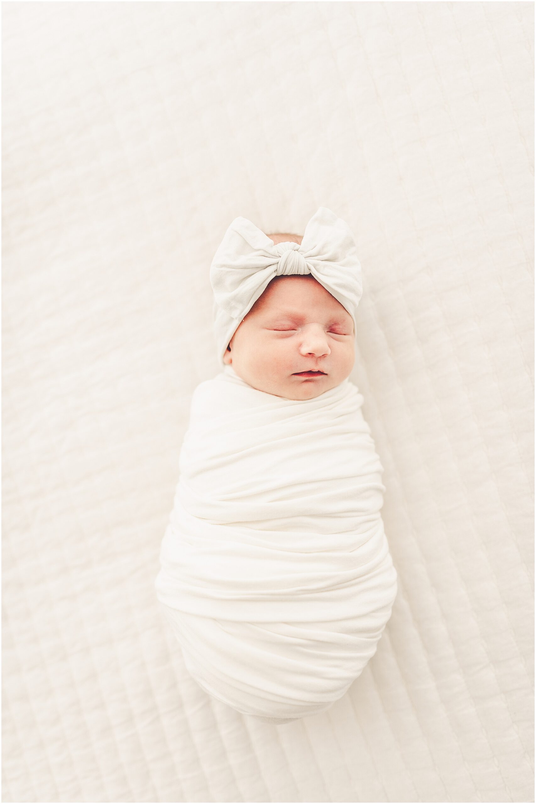 Kara Evans Photographer is a Kankakee studio newborn photographer based in Kankakee, Illinois at the natural light photo studio, Studio 388.