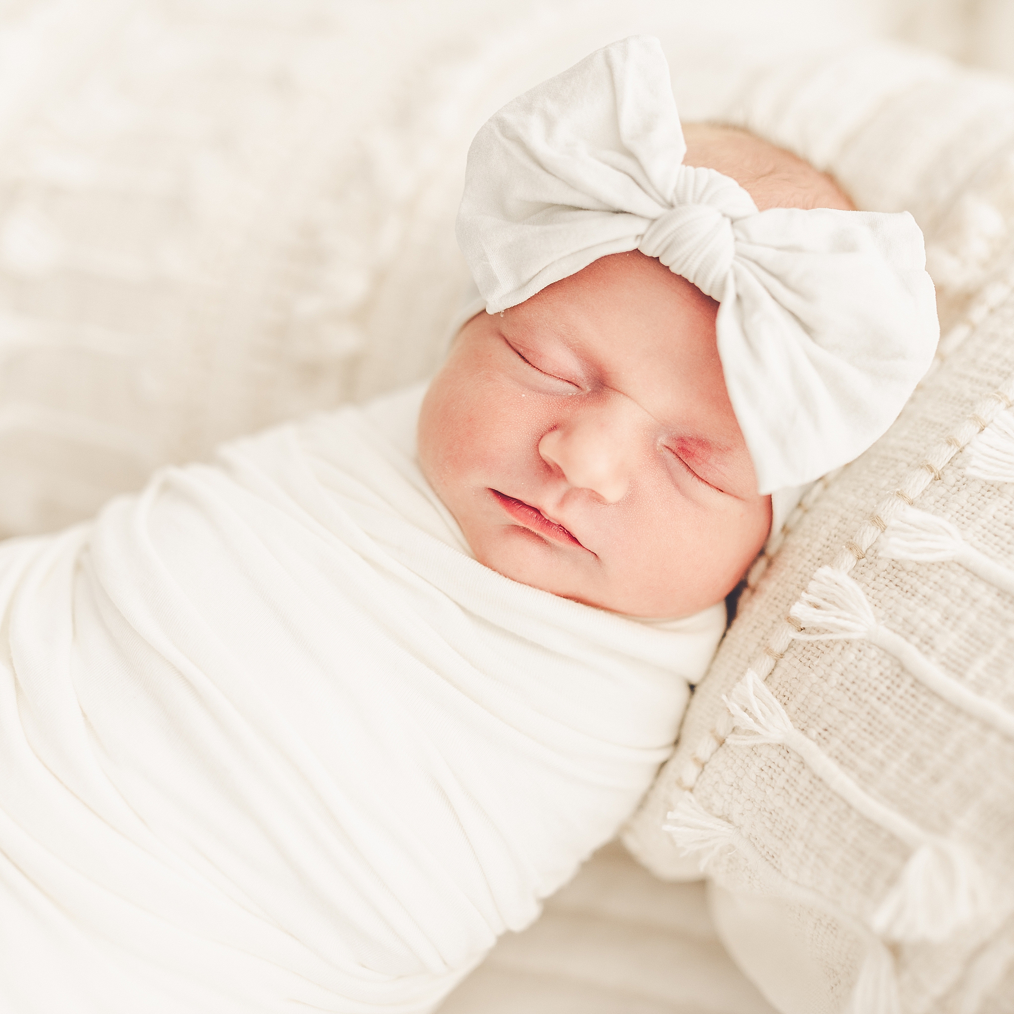 Kara Evans Photographer is a Kankakee studio newborn photographer based in Kankakee, Illinois at the natural light photo studio, Studio 388.