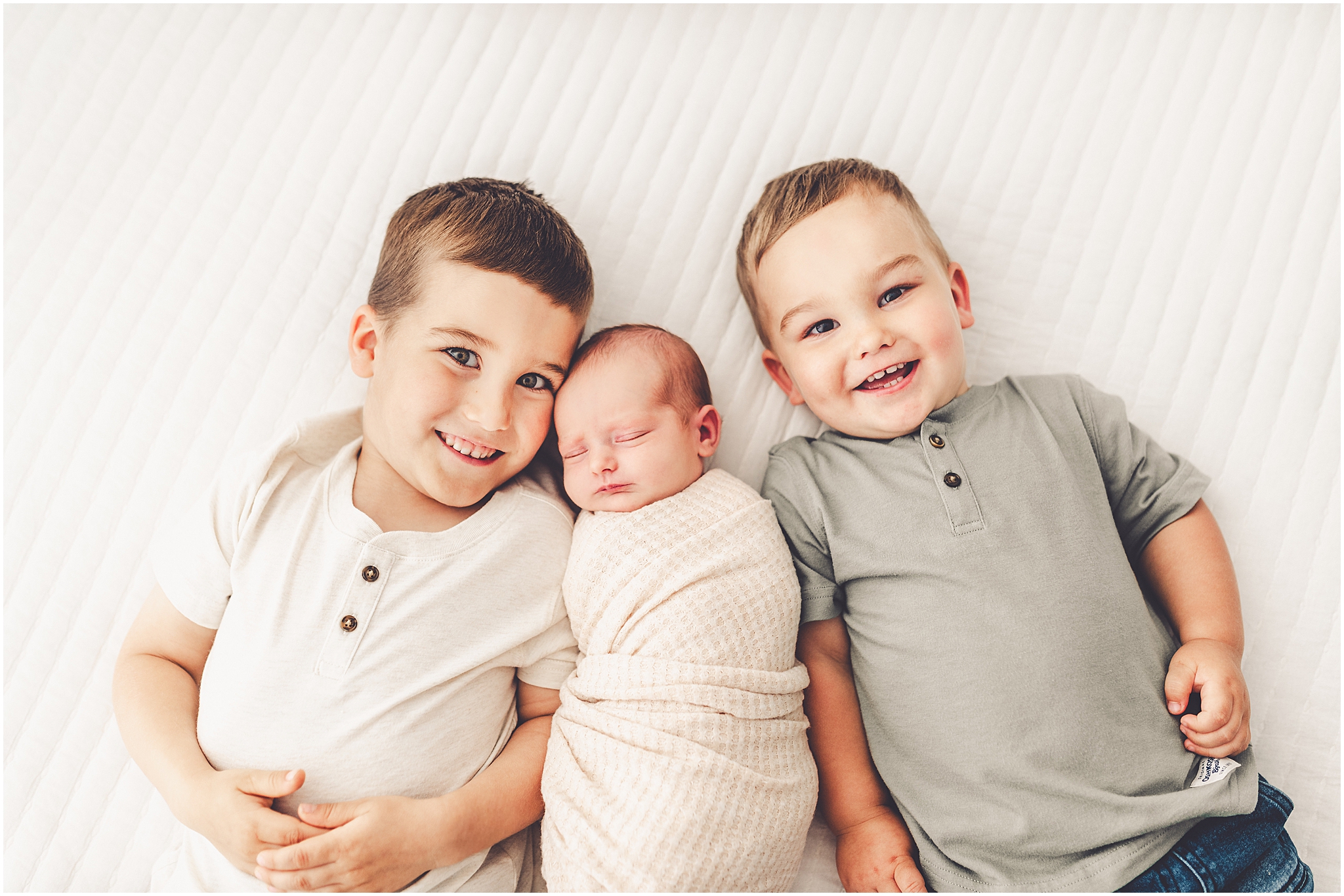 Kara Evans Photographer offers a Kankakee studio newborn session experience focused on beautifully documenting your growing family.