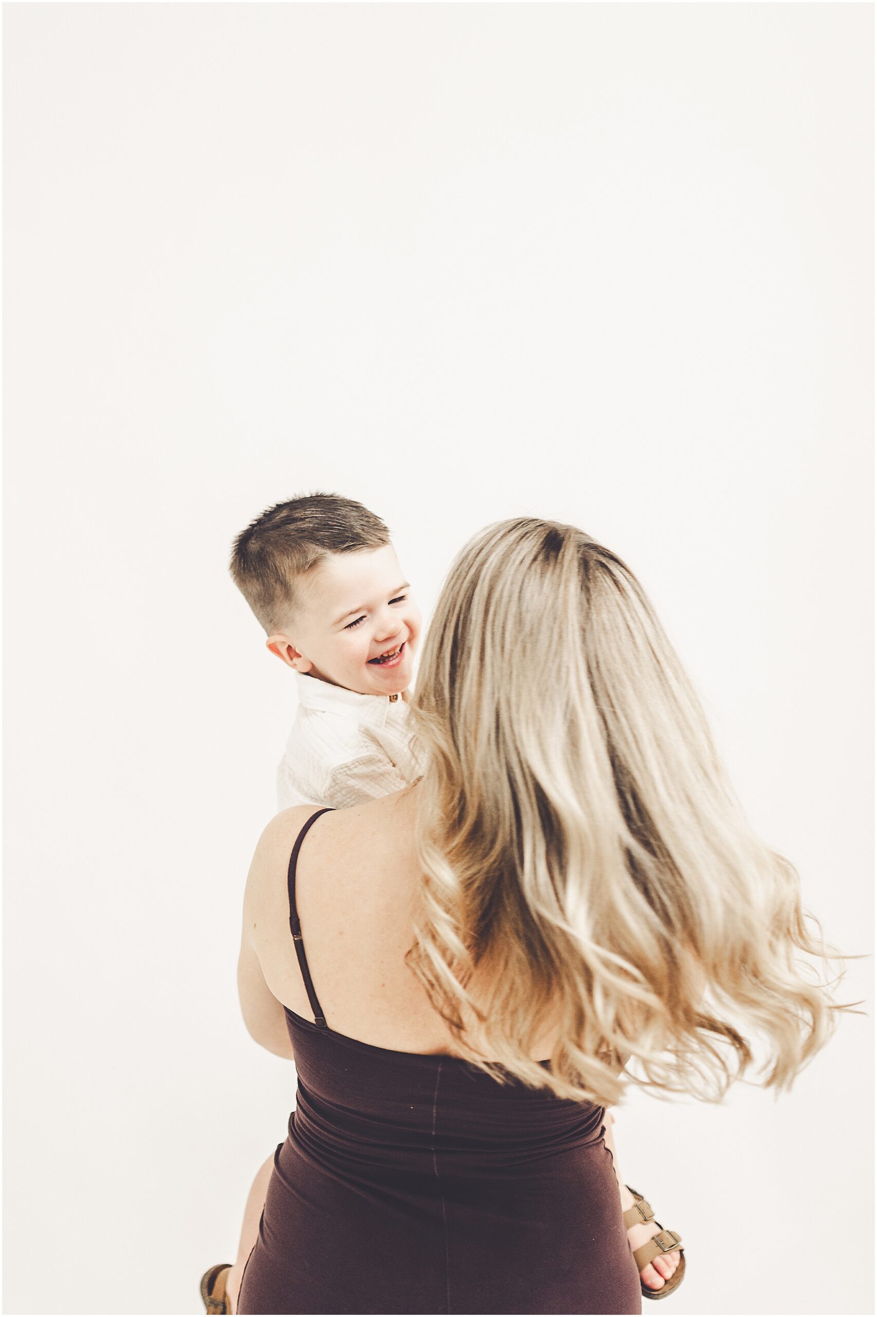 Mommy & me photoshoot inspiration from a Mother's Day photoshoot at JP STYLE CO. in Kentland, Indiana with Kara Evans Photographer.