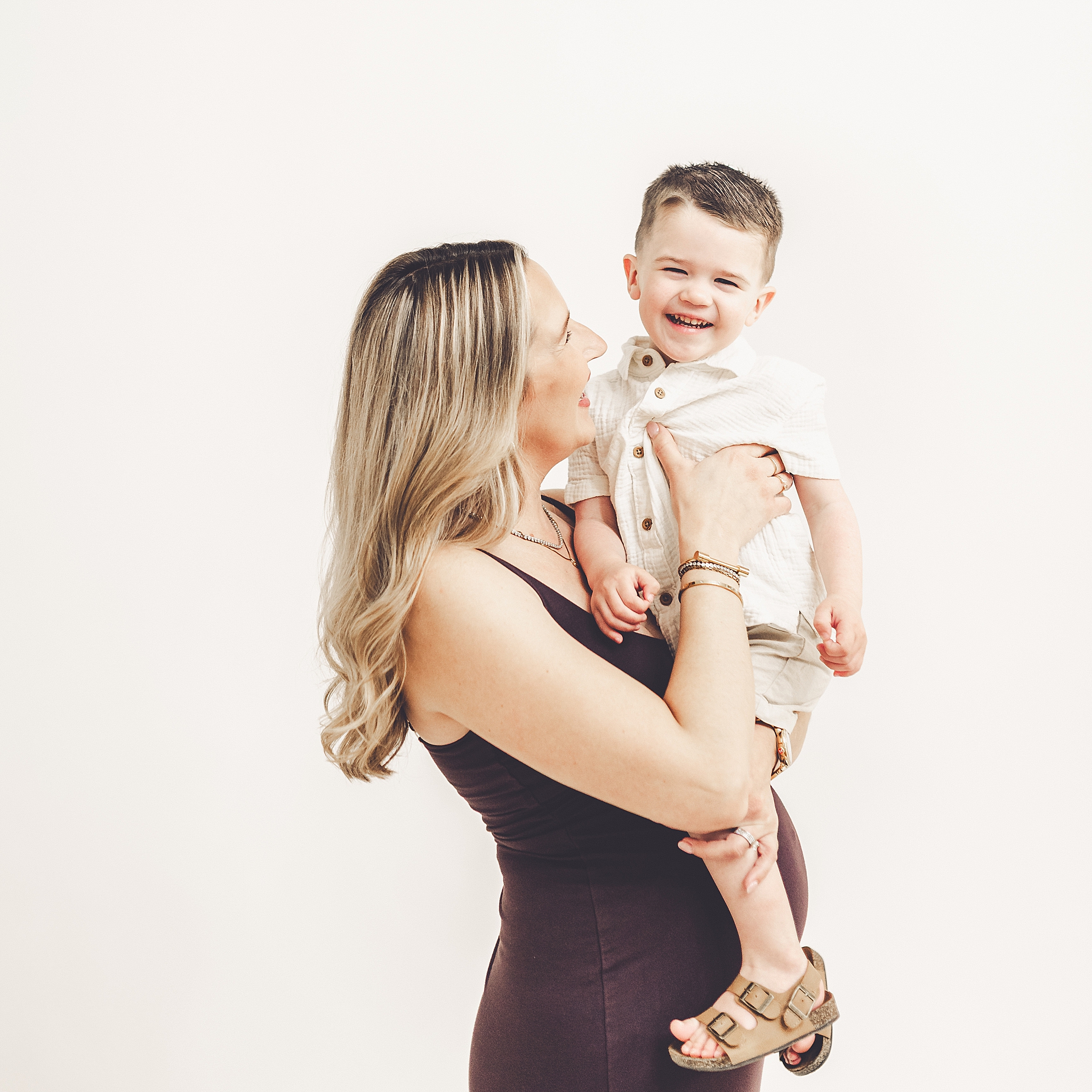 Mommy & me photoshoot inspiration from a Mother's Day photoshoot at JP STYLE CO. in Kentland, Indiana with Kara Evans Photographer.