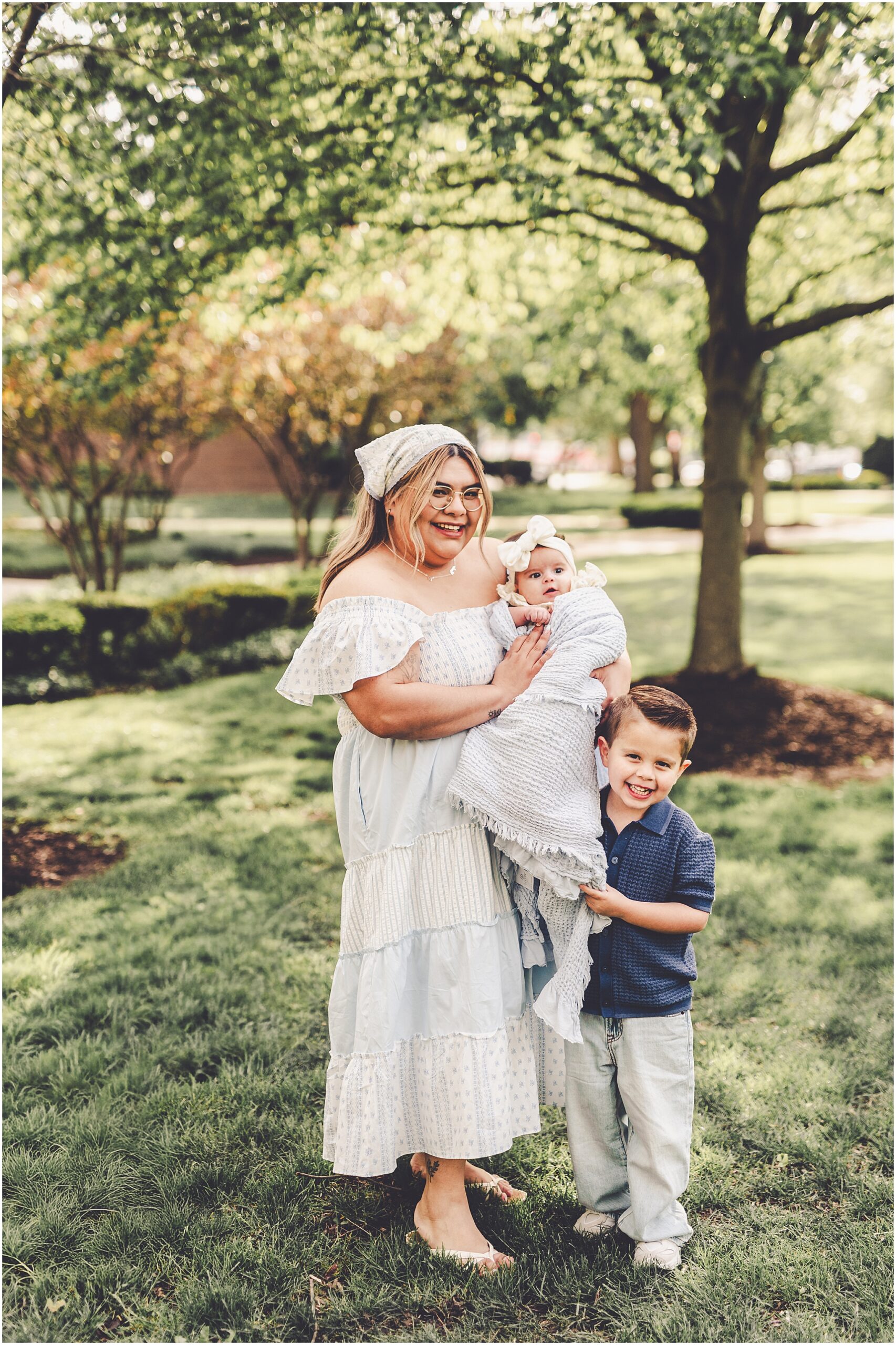 Spring Mother's Day photoshoot in Bourbonnais, Illinois with Kankakee family photographer Kara Evans Photographer.
