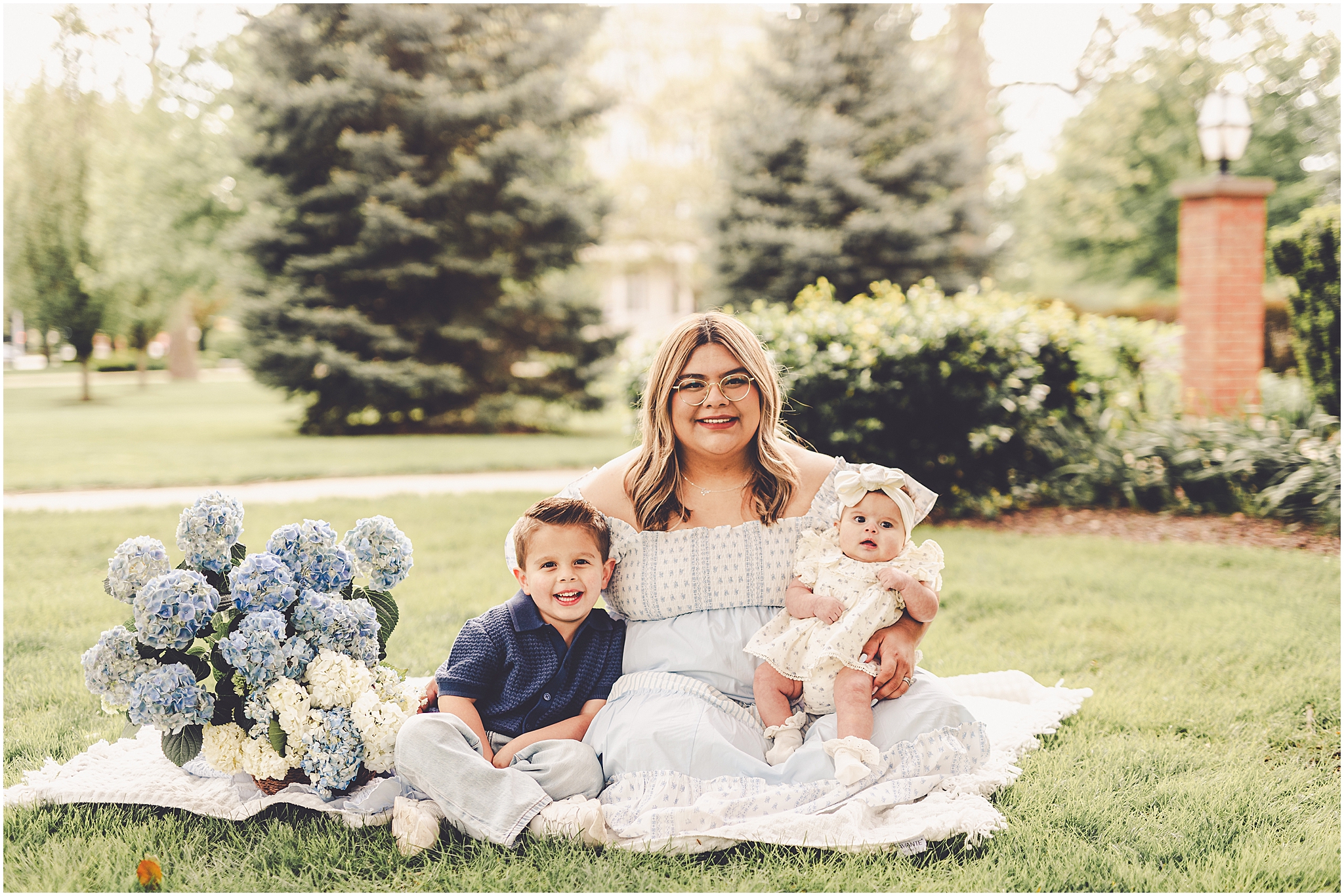 Spring Mother's Day photoshoot in Bourbonnais, Illinois with Kankakee family photographer Kara Evans Photographer.
