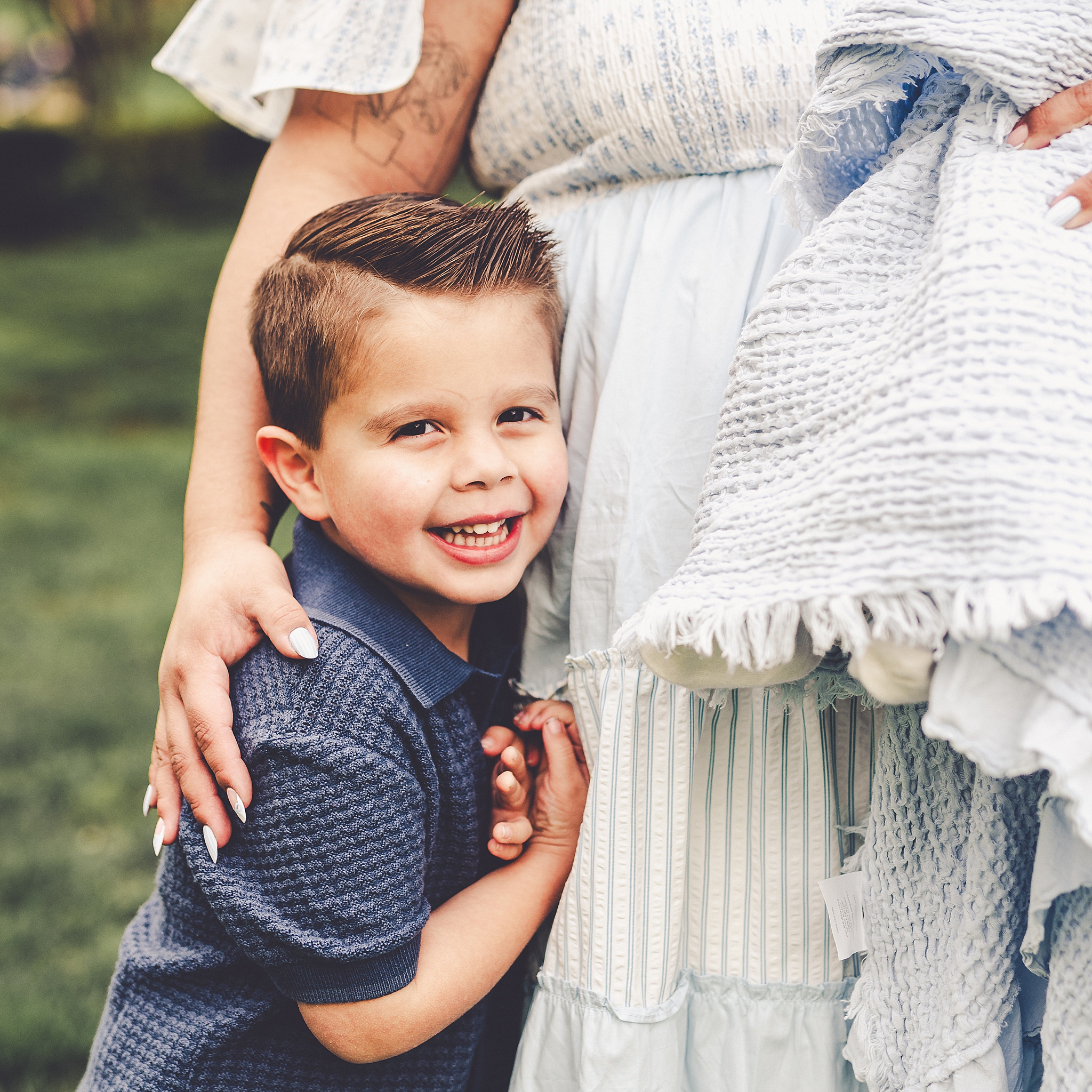 Spring Mother's Day photoshoot in Bourbonnais, Illinois with Kankakee family photographer Kara Evans Photographer.