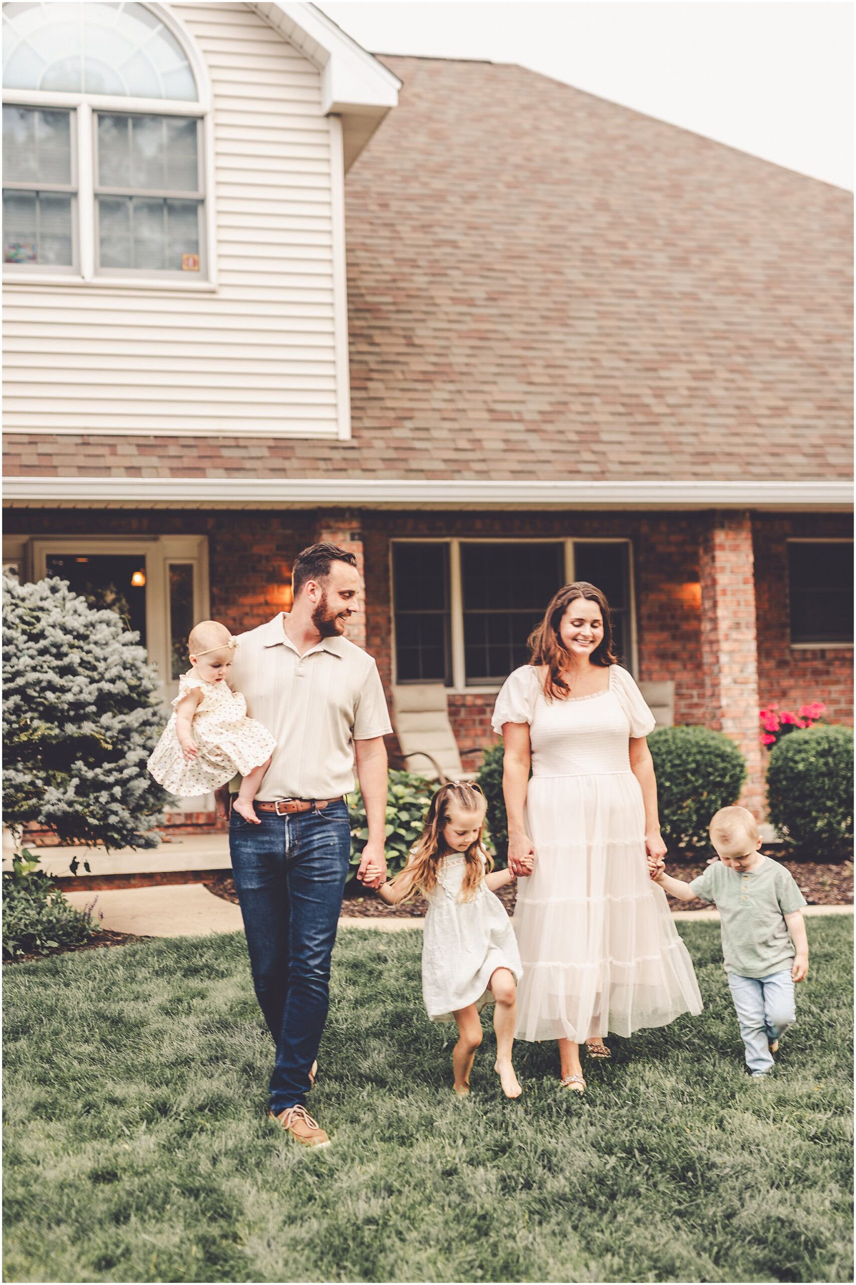 A summer family session photographed by Central Illinois family photographer Kara Evans Photographer.