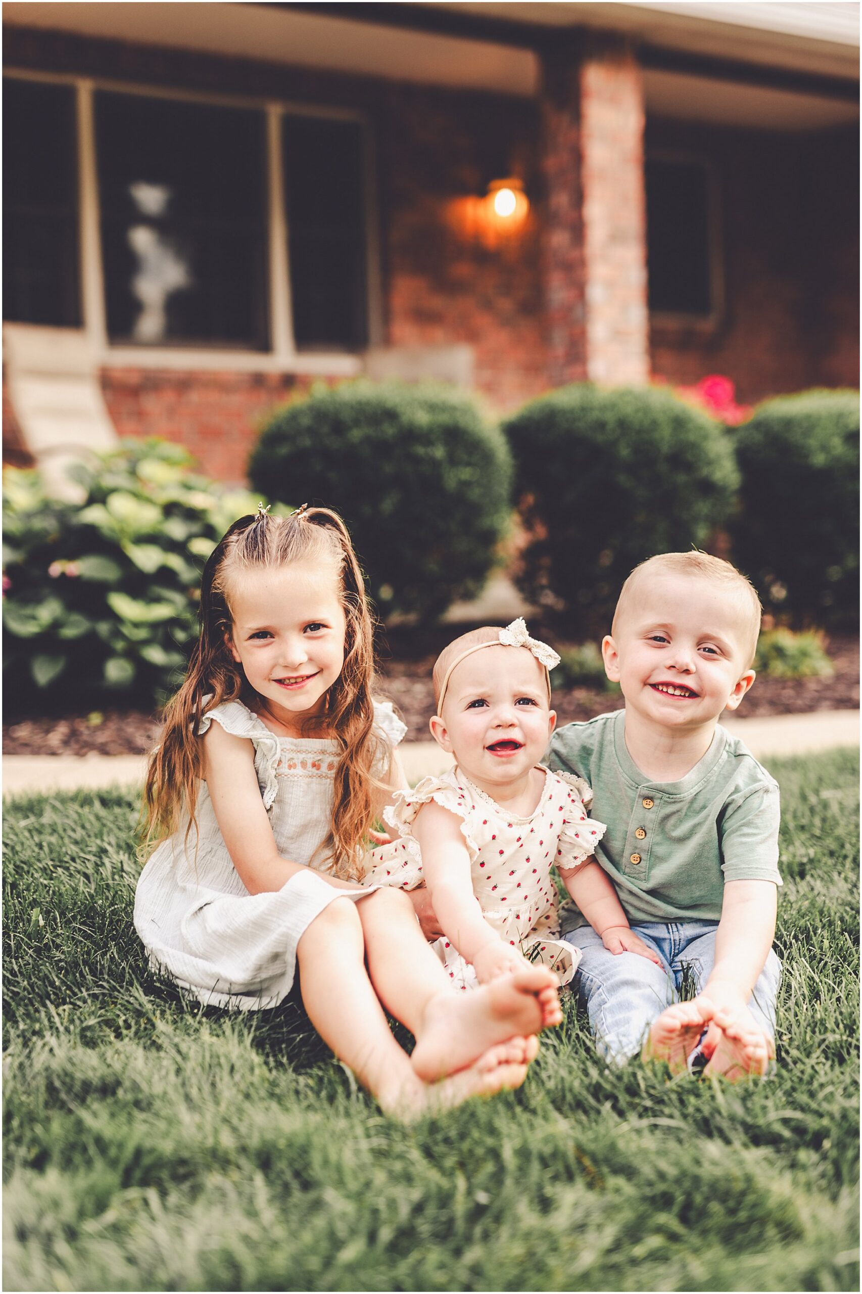 A summer family session photographed by Central Illinois family photographer Kara Evans Photographer.