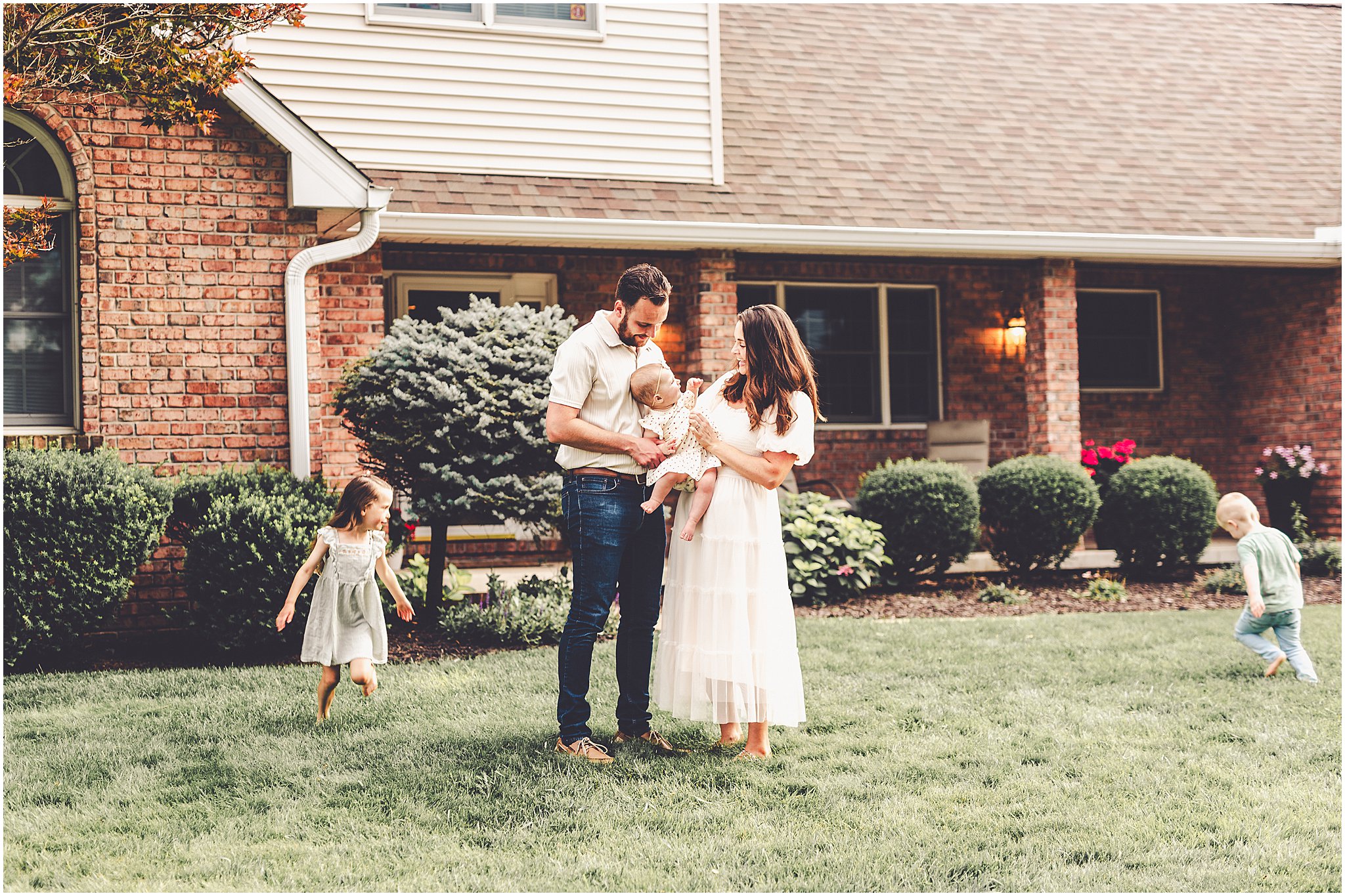 A summer family session photographed by Central Illinois family photographer Kara Evans Photographer.