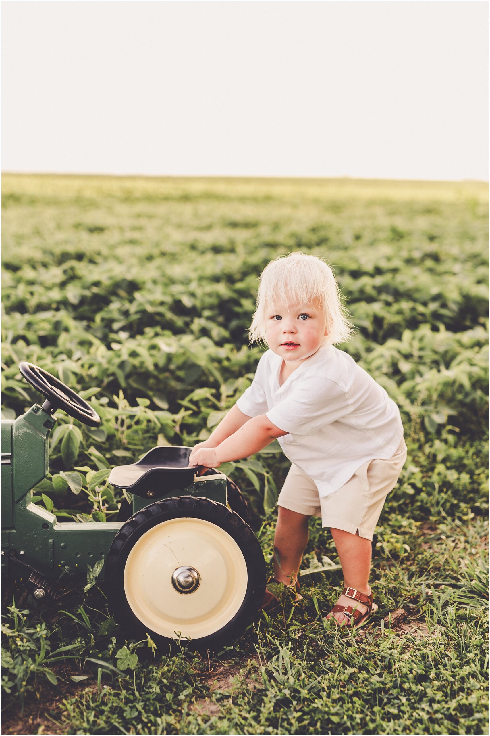 A summer evening spent on the farm with Central Illinois family photographer Kara Evans Photographer.